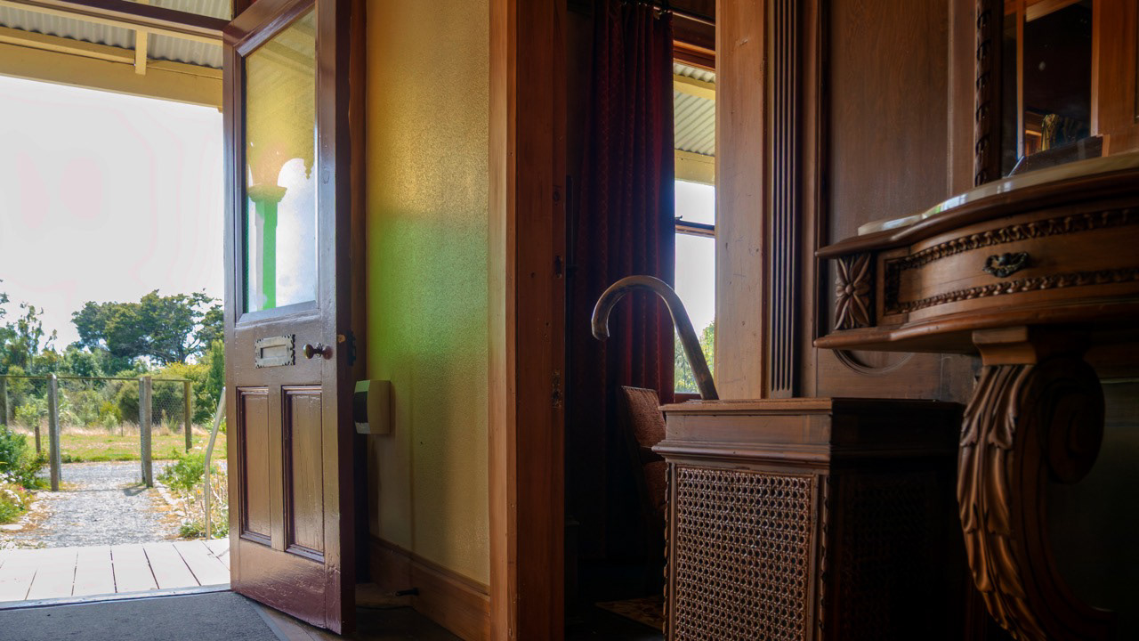 1880s New Zealand Cottage (INT to EXT)