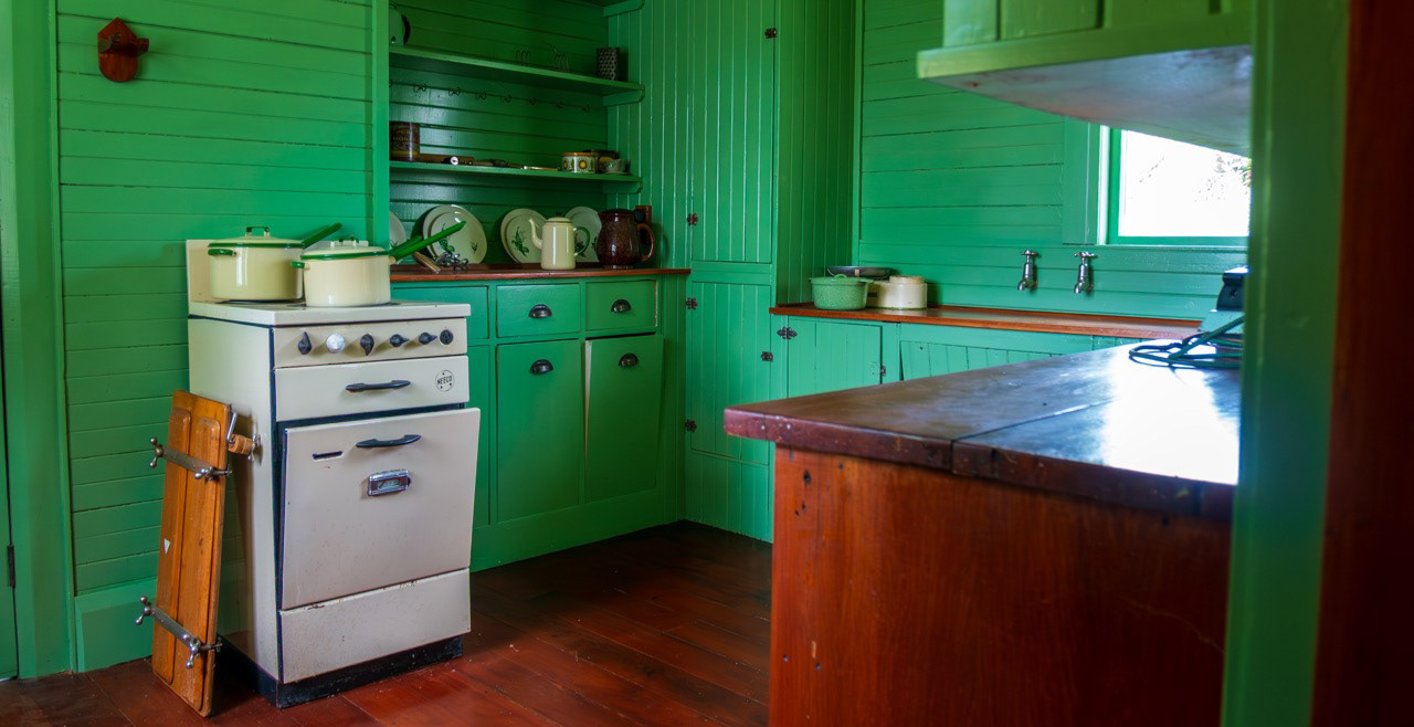1920s California Bungalow (kitchen)