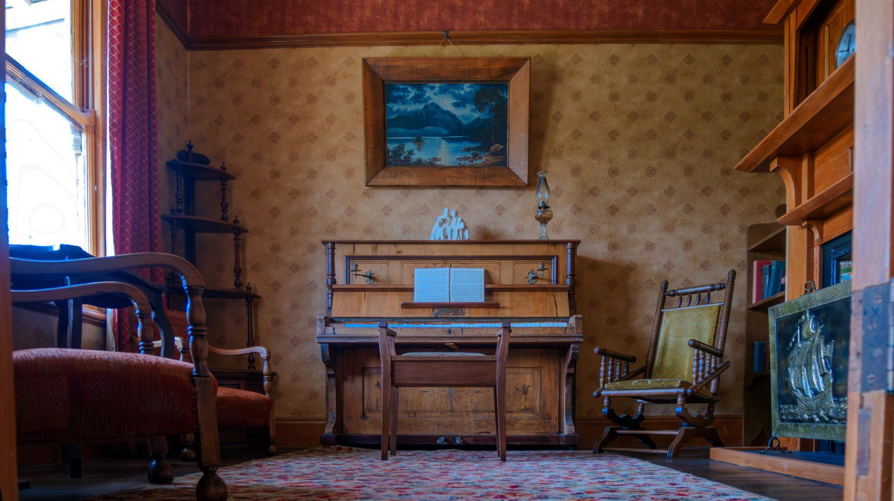 1880s New Zealand Cottage (living room)