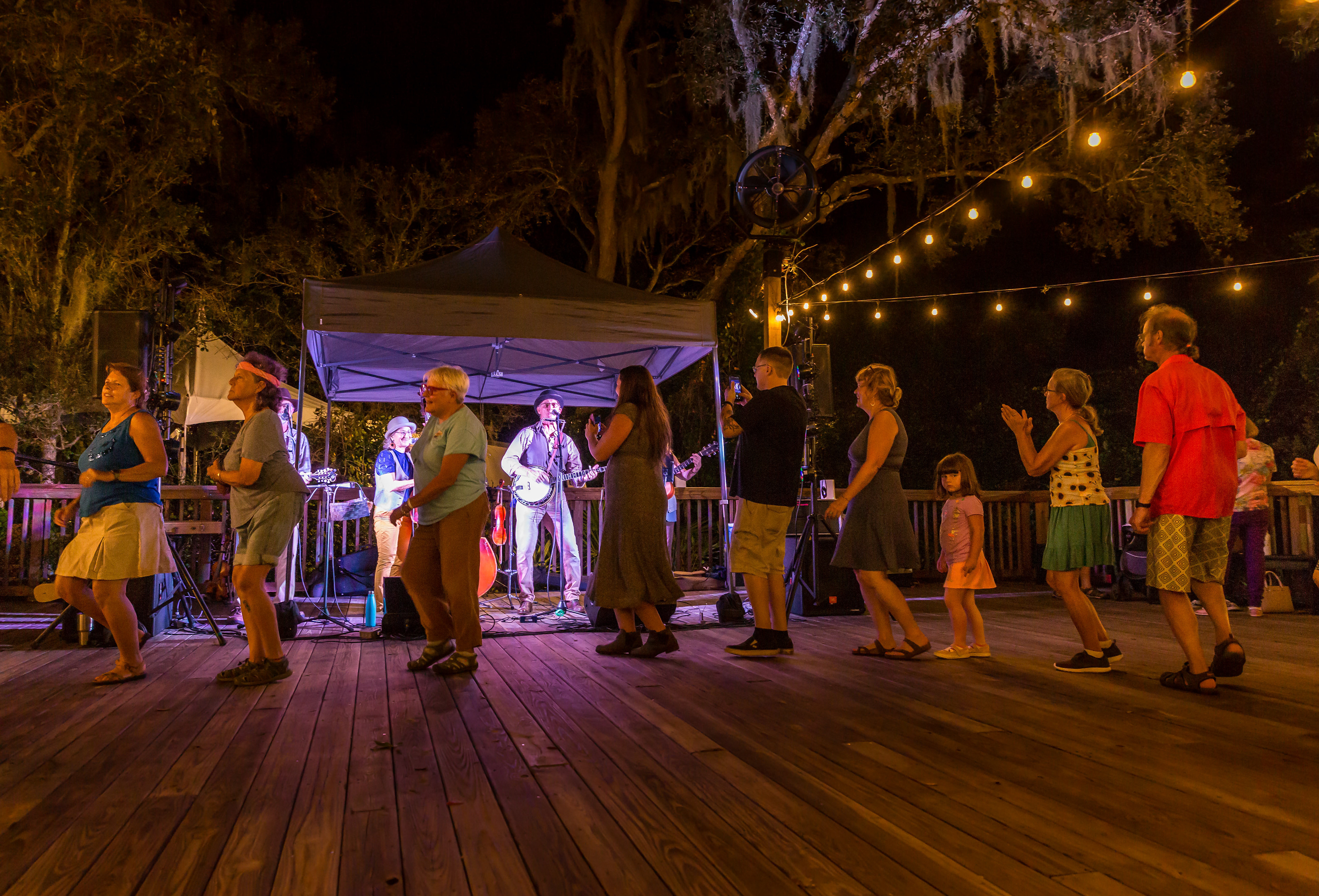 Skin & Bonz-Night Market Square Dance