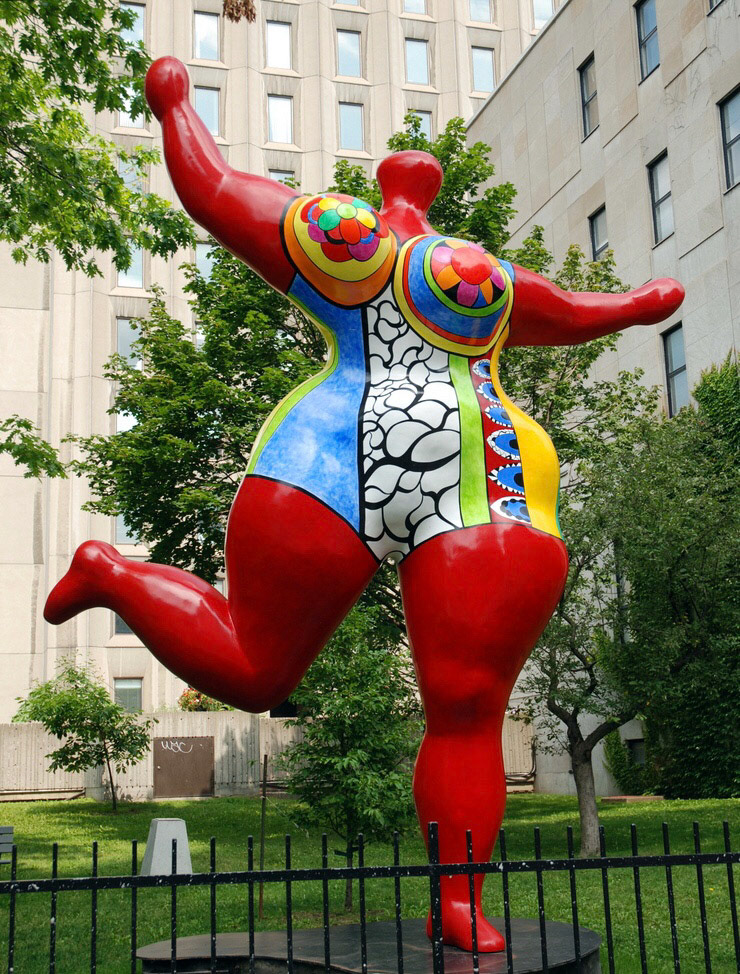 Niki de Saint-Phalle, “Les Nanas”, années 80. “Les Nanas” m'ont toujours beaucoup plu pour leurs rondeurs et leur douceur ornementées par des couleurs chaudes et des motifs chaleureux.