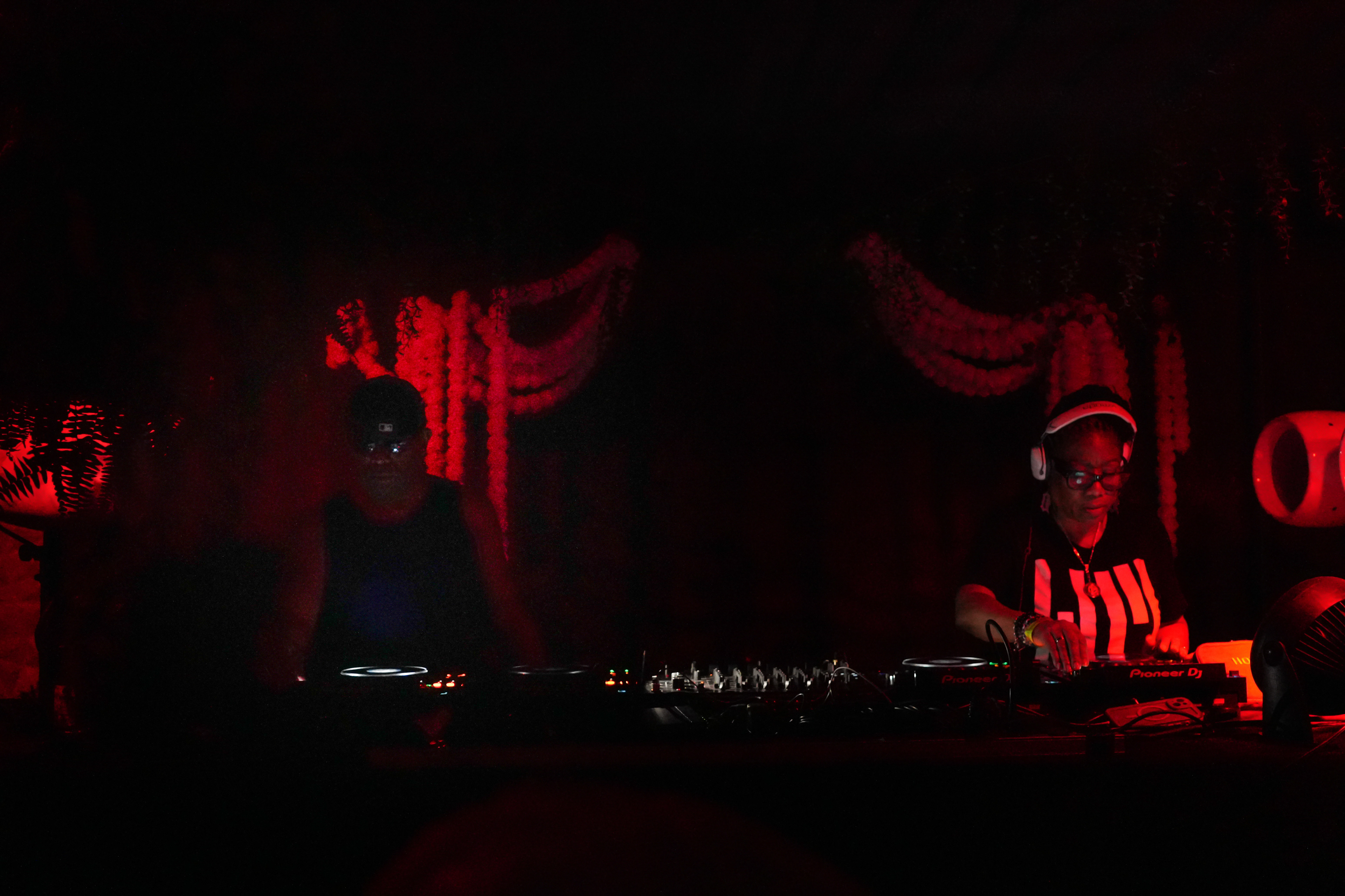 Stacey "Hotwaxx" Hale B2B with Eddie Fowlkes