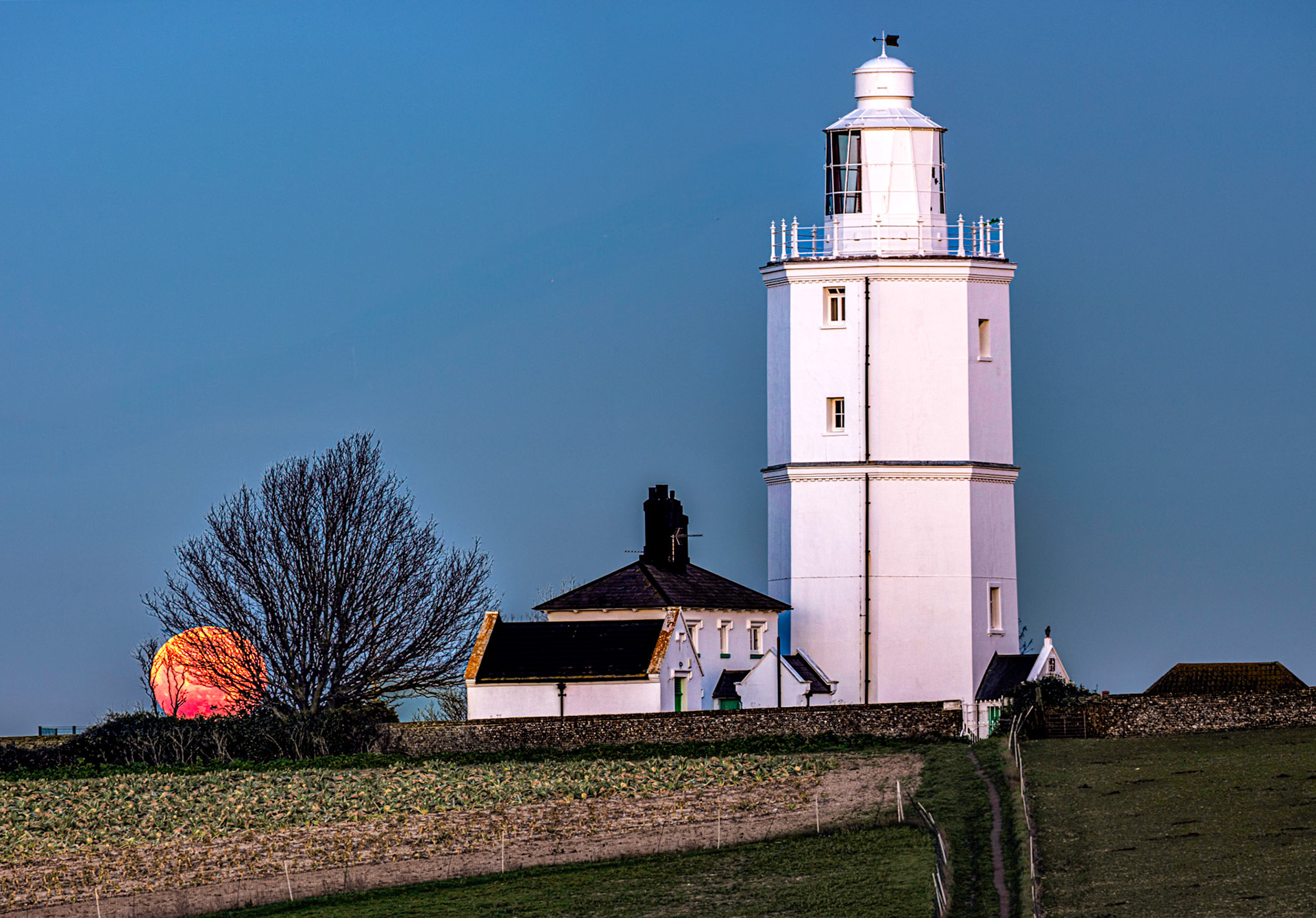 Moon Rise N. Foreland Lighthouse - UK
