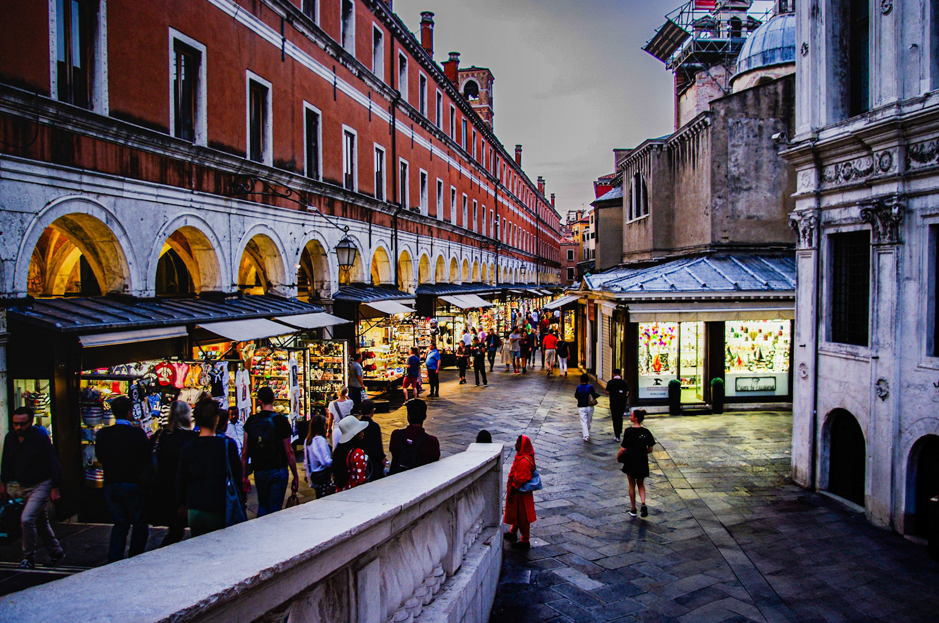 Latenight Shopping Venice