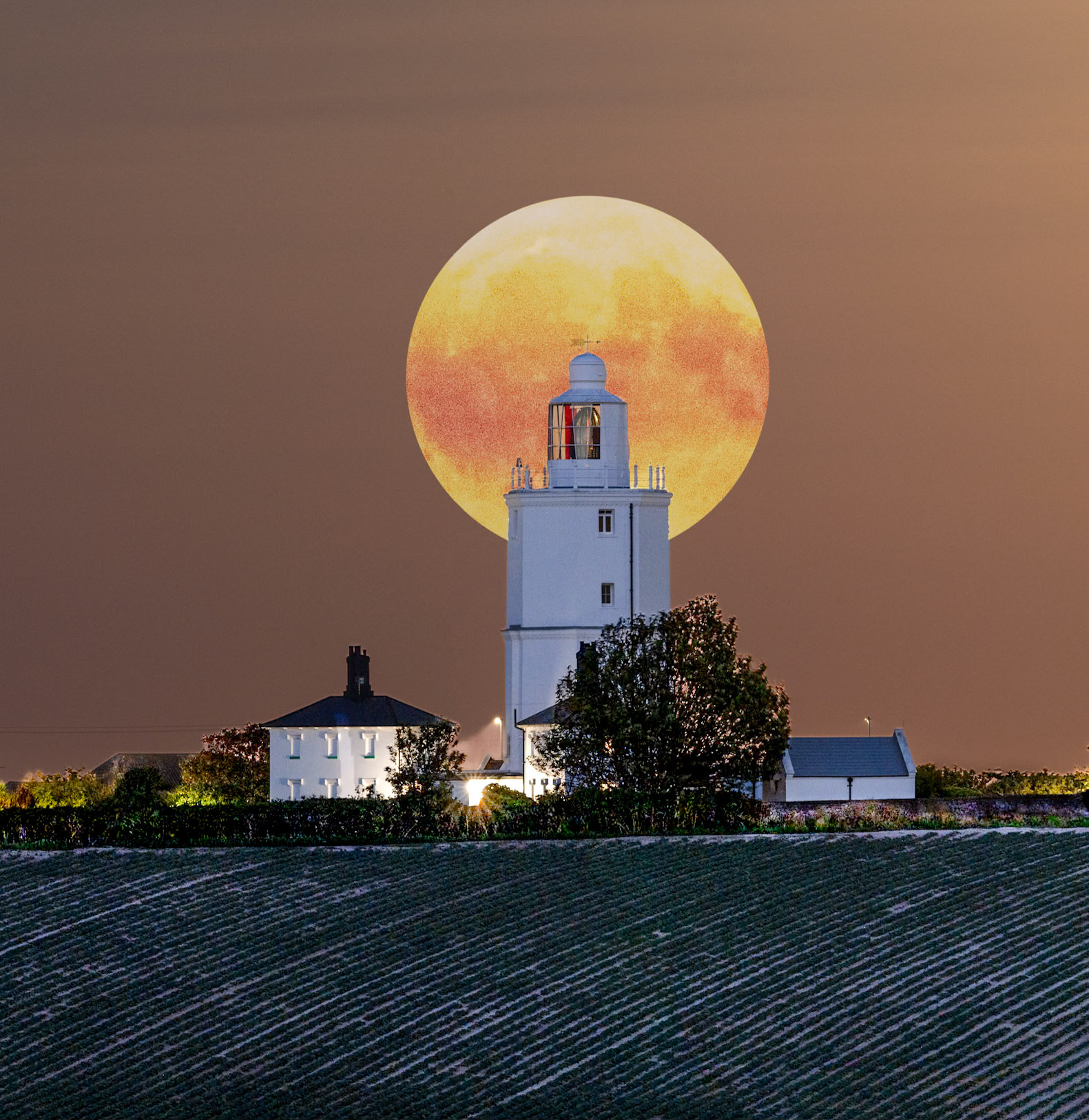 Composite Sturgeon Moon - N. Foreland LH 09.08.2025
