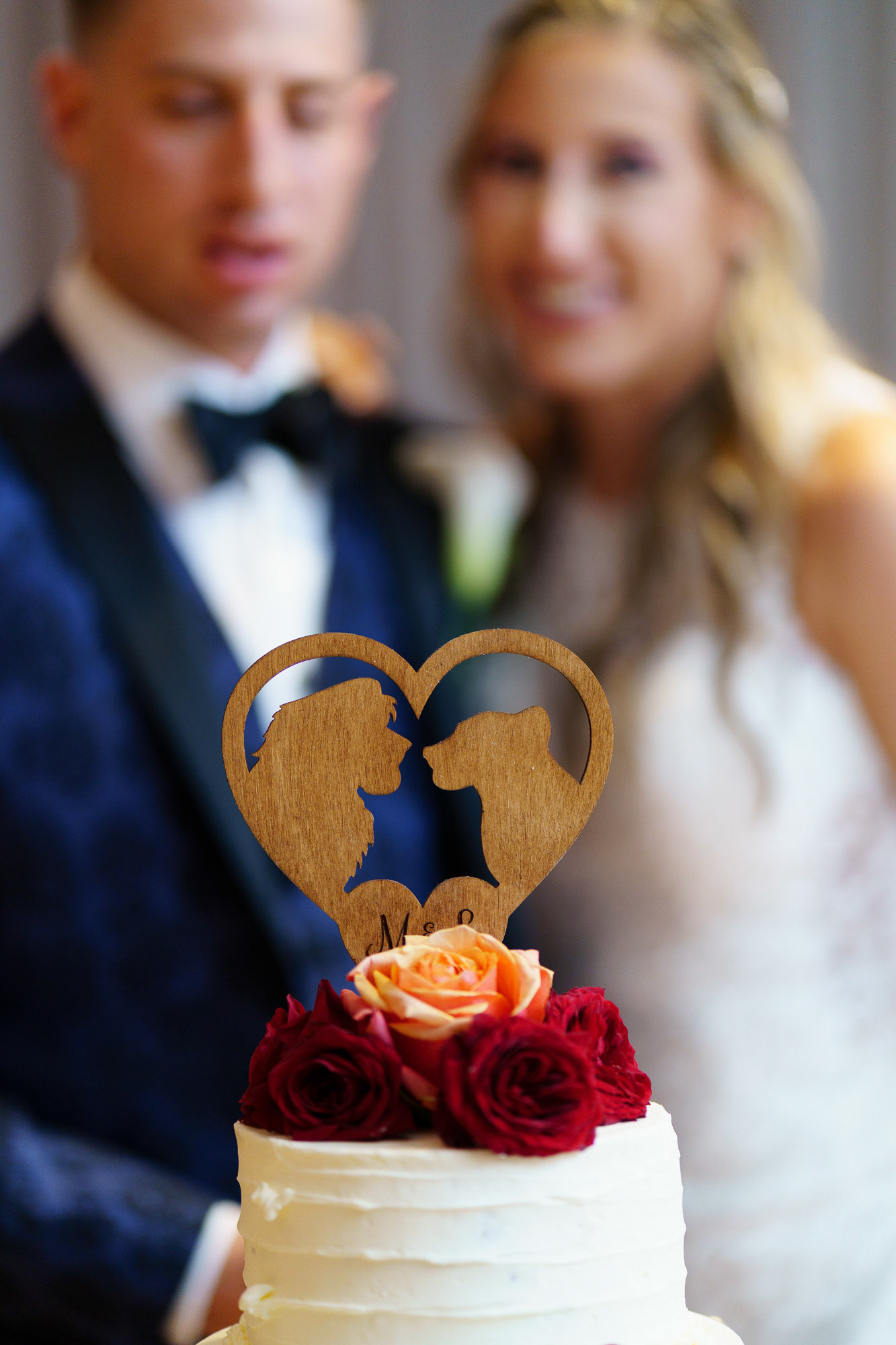 Melissa and Lee get married at Chizuk Amuno Congregation in Baltimore, MD on Saturday, November 7, 2020.