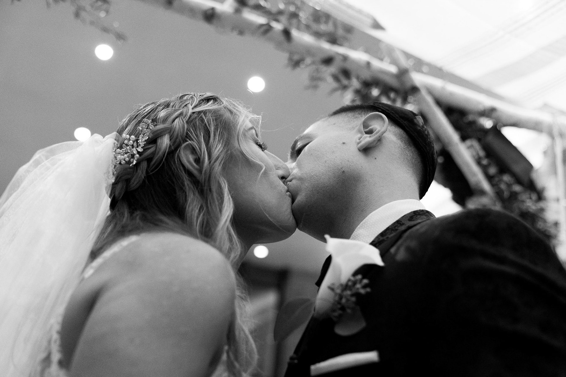 Melissa and Lee get married at Chizuk Amuno Congregation in Baltimore, MD on Saturday, November 7, 2020.