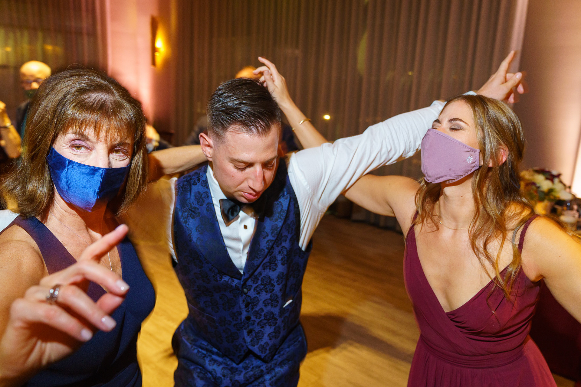 Melissa and Lee get married at Chizuk Amuno Congregation in Baltimore, MD on Saturday, November 7, 2020.