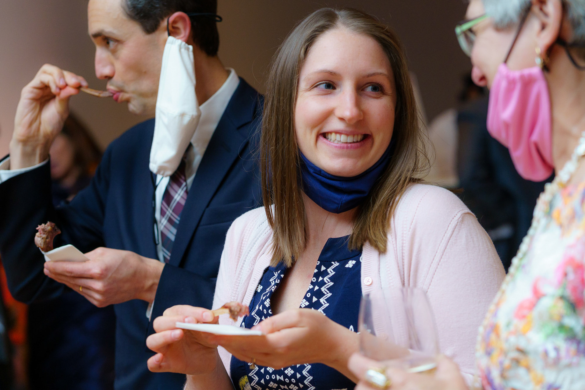 Melissa and Lee get married at Chizuk Amuno Congregation in Baltimore, MD on Saturday, November 7, 2020.