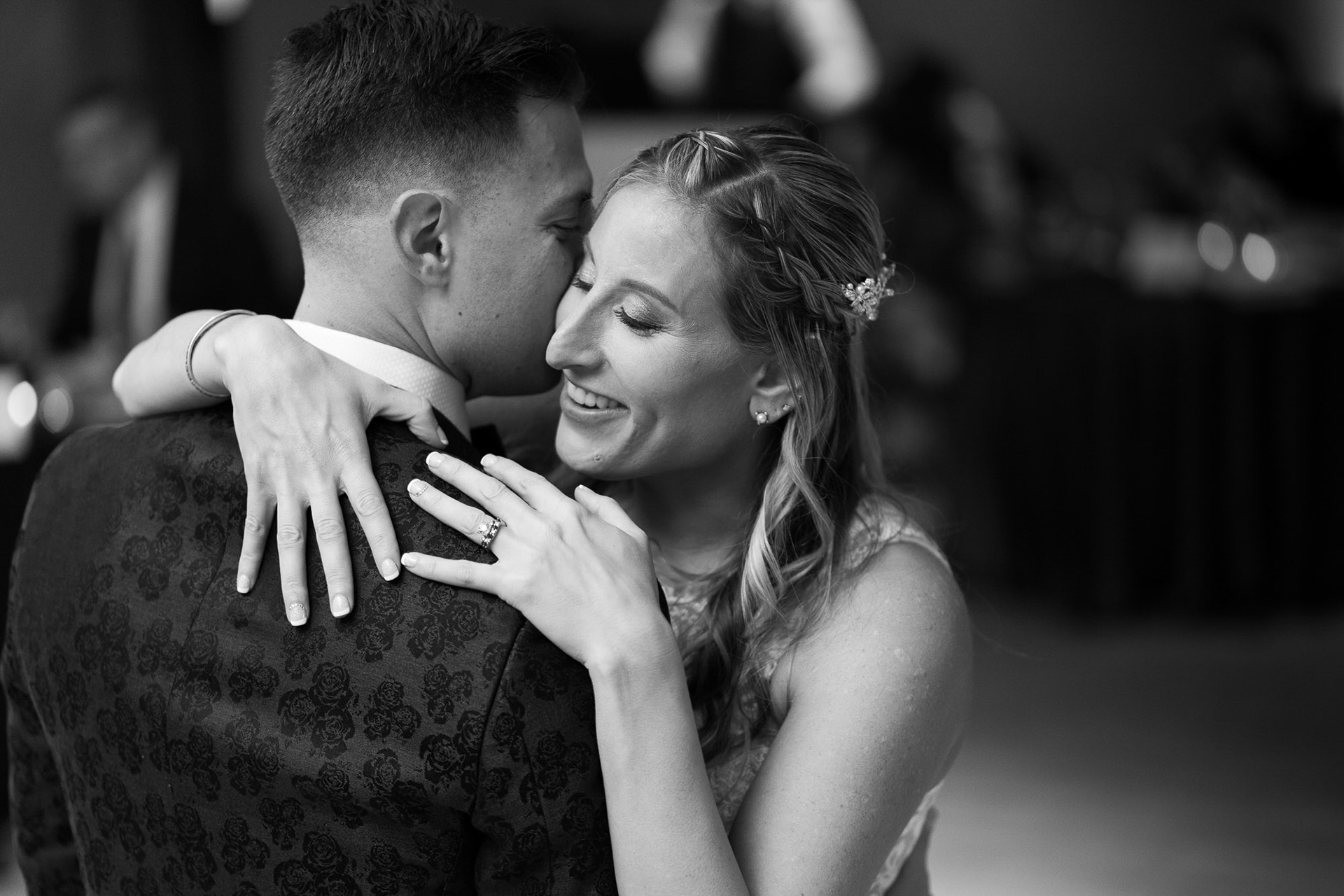 Melissa and Lee get married at Chizuk Amuno Congregation in Baltimore, MD on Saturday, November 7, 2020.
