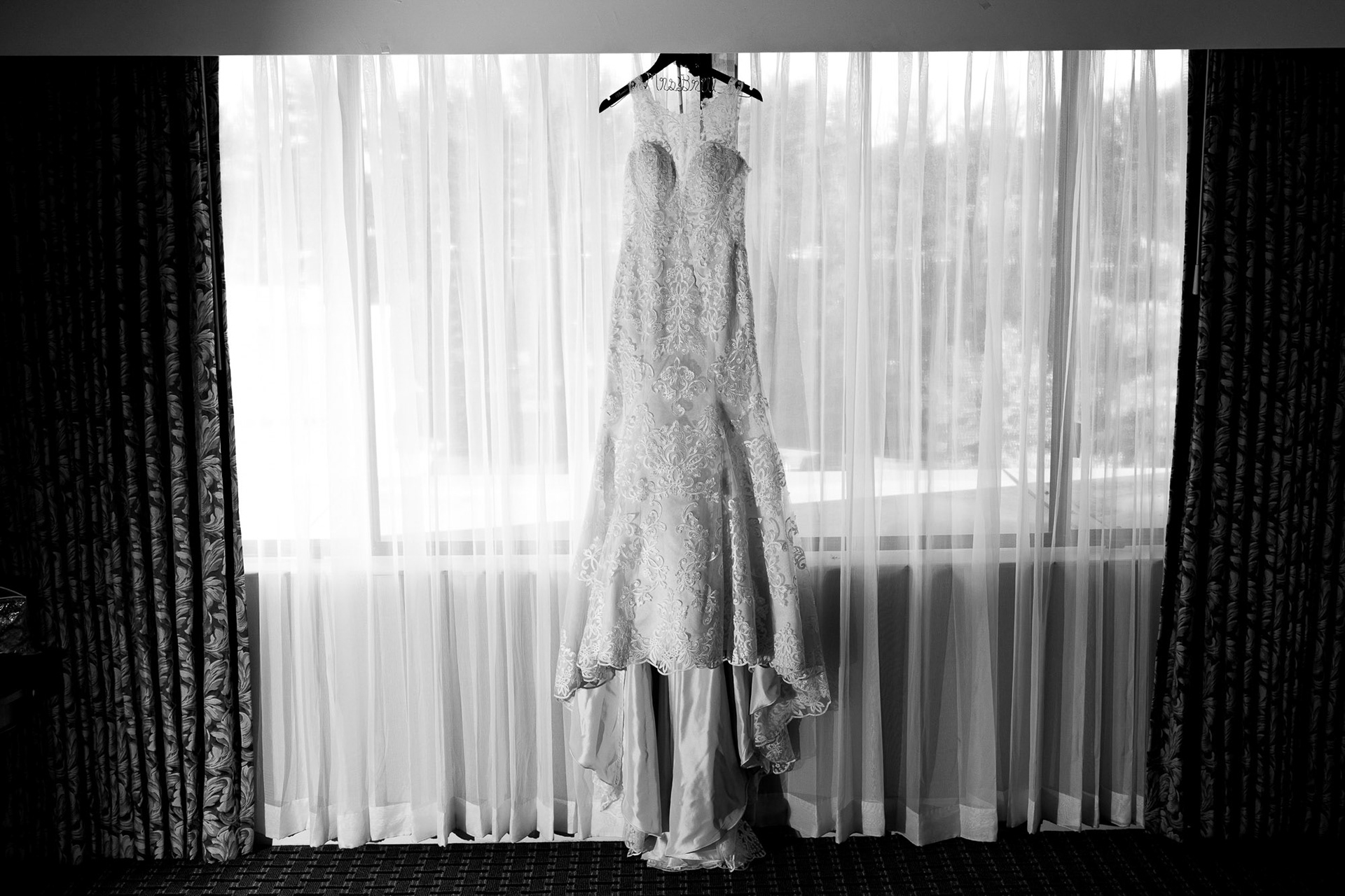 Melissa and Lee get married at Chizuk Amuno Congregation in Baltimore, MD on Saturday, November 7, 2020.