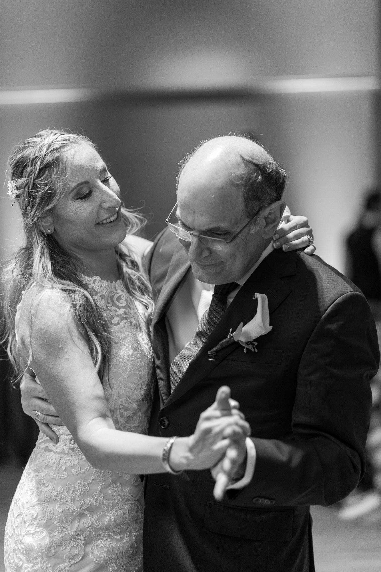Melissa and Lee get married at Chizuk Amuno Congregation in Baltimore, MD on Saturday, November 7, 2020.