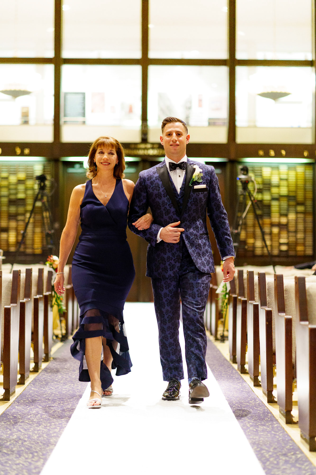 Melissa and Lee get married at Chizuk Amuno Congregation in Baltimore, MD on Saturday, November 7, 2020.