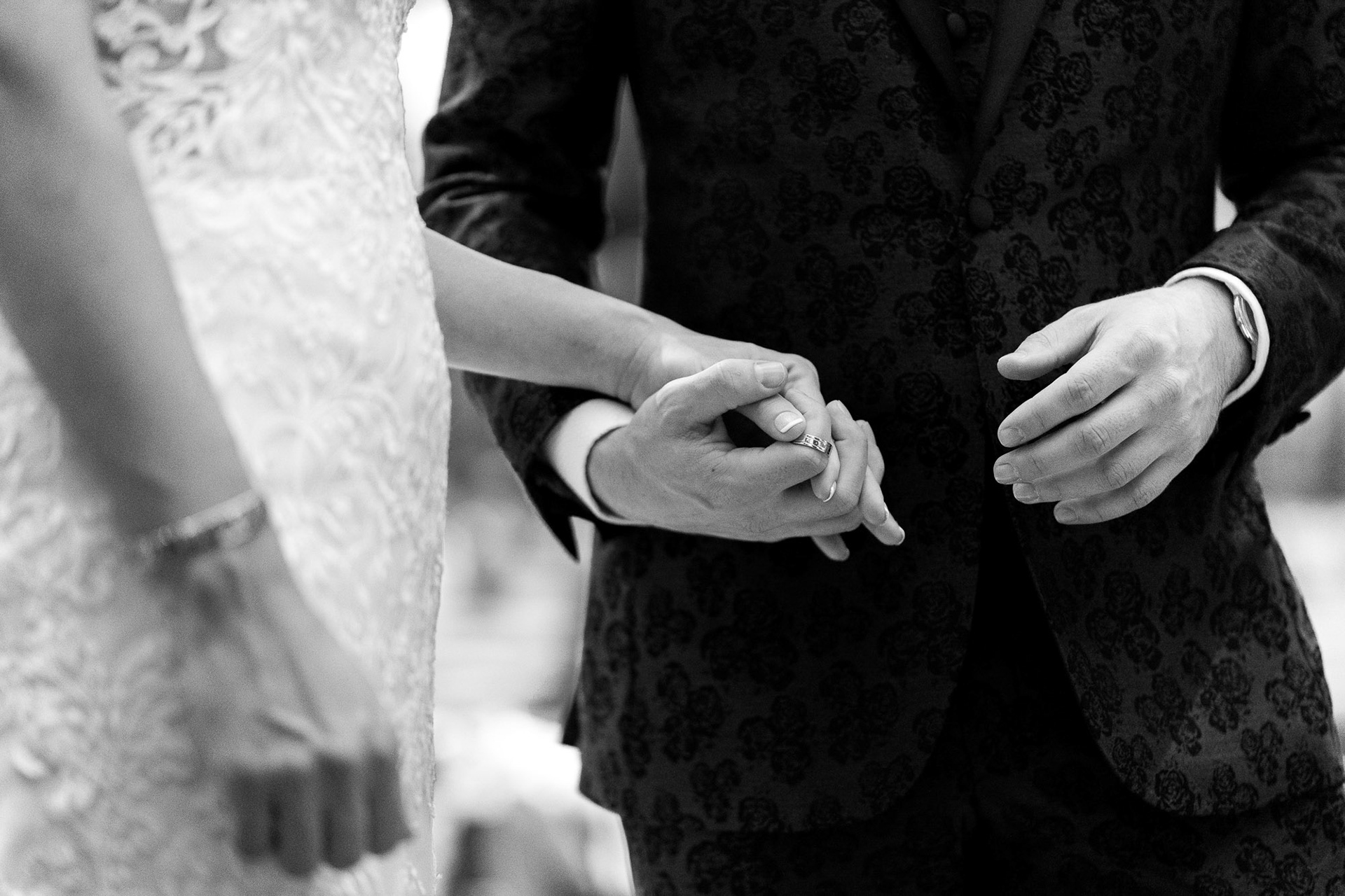 Melissa and Lee get married at Chizuk Amuno Congregation in Baltimore, MD on Saturday, November 7, 2020.
