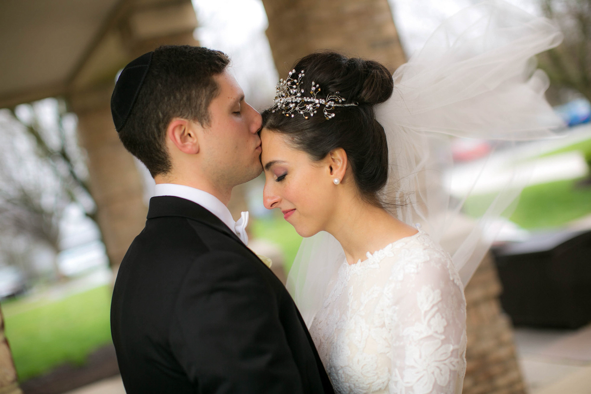 Modern Orthodox Jewish Wedding Grand Lodge Hunt Valley Baltimore Chosson Kallah Tish Bedeken Chuppah Party Portraits Spring Cloudy Rain Fran Berger