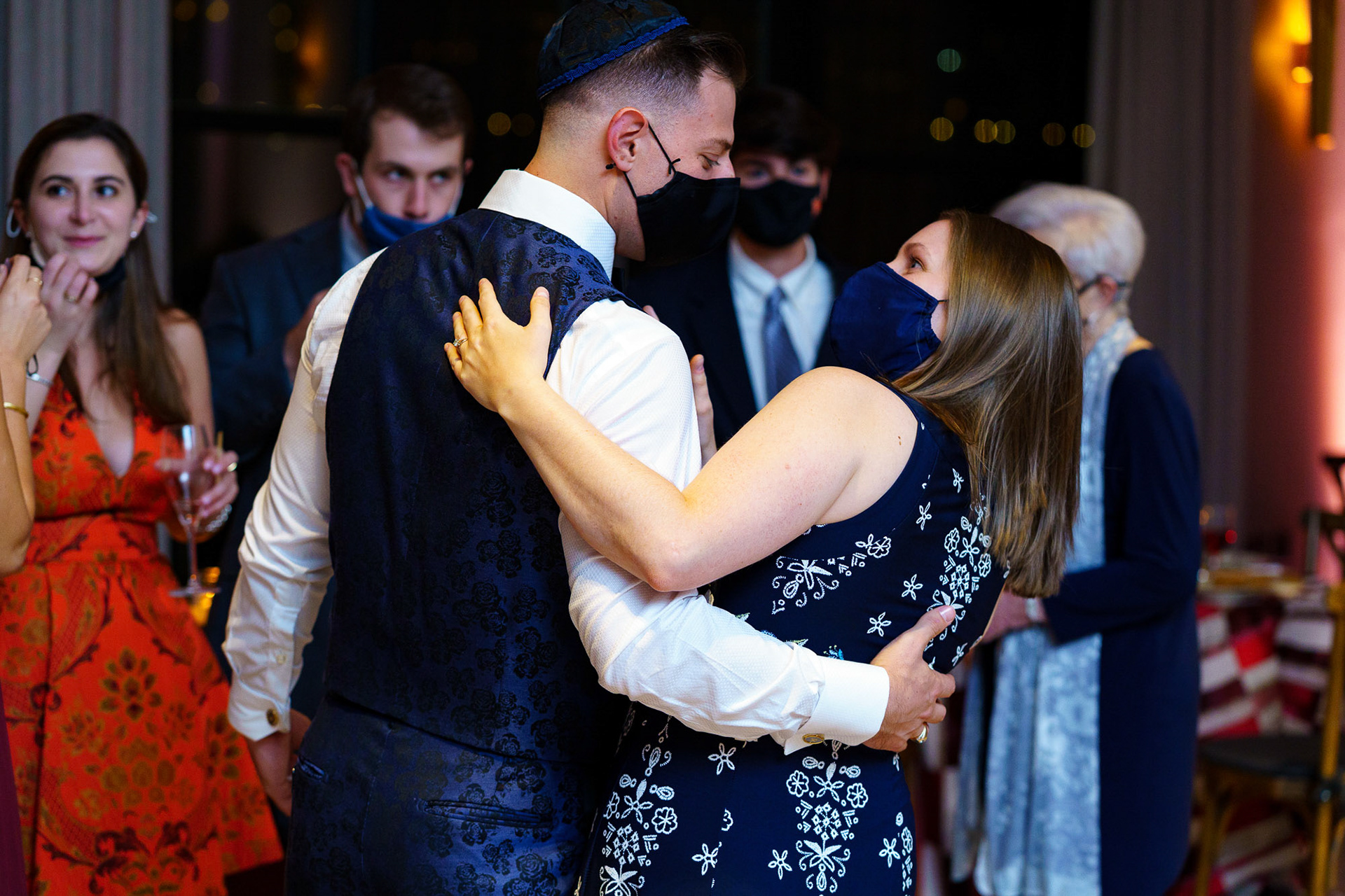 Melissa and Lee get married at Chizuk Amuno Congregation in Baltimore, MD on Saturday, November 7, 2020.
