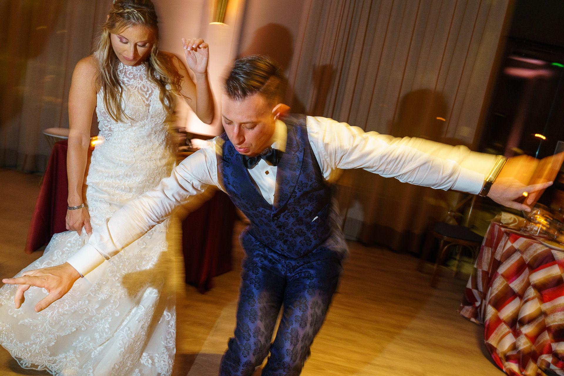Melissa and Lee get married at Chizuk Amuno Congregation in Baltimore, MD on Saturday, November 7, 2020.