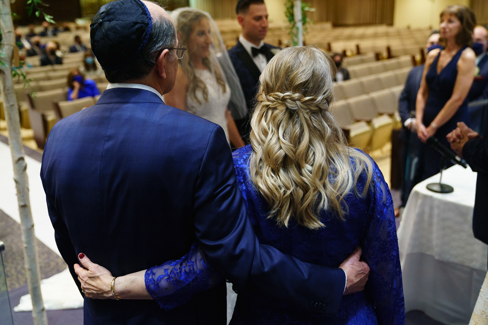 Melissa and Lee get married at Chizuk Amuno Congregation in Baltimore, MD on Saturday, November 7, 2020.