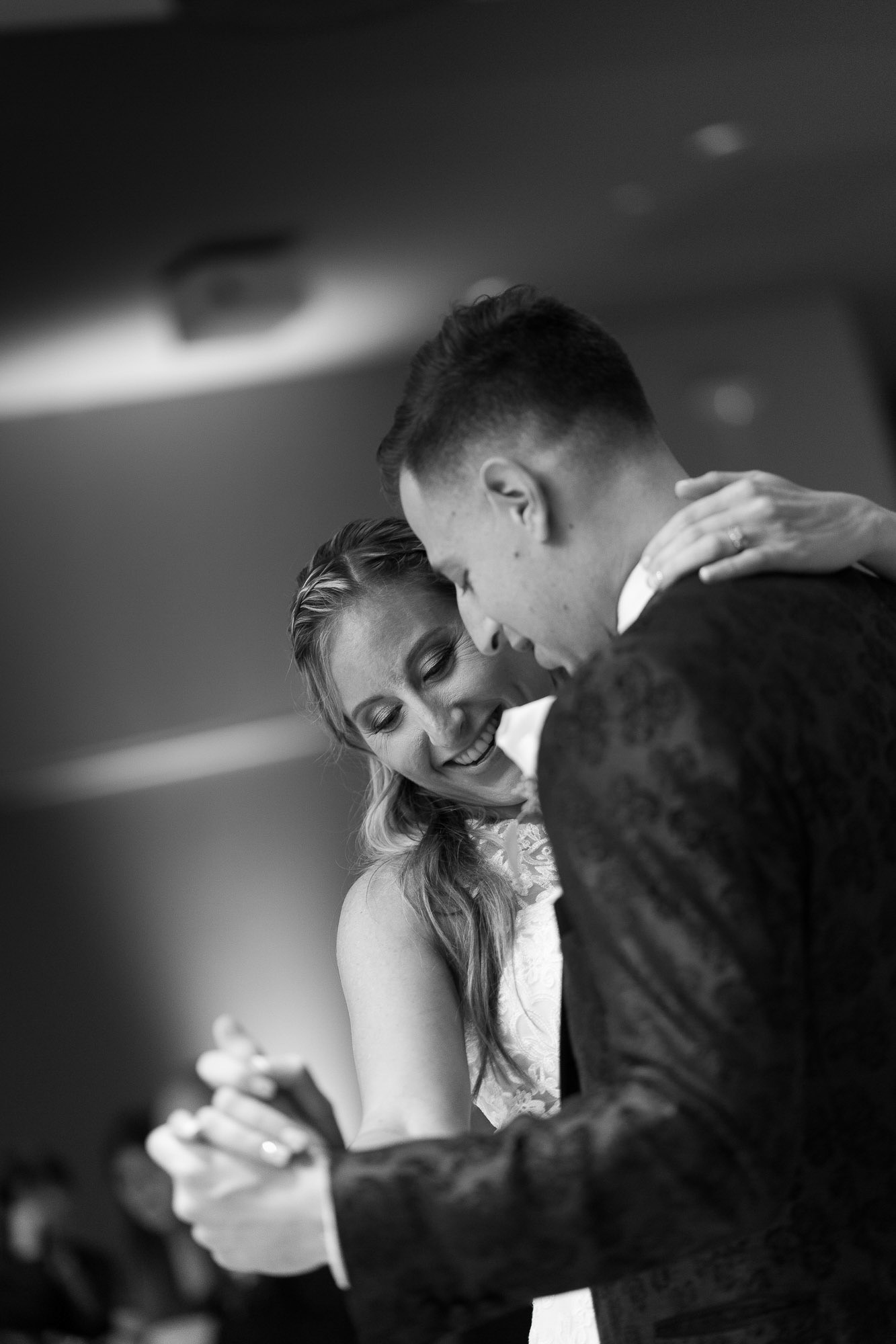 Melissa and Lee get married at Chizuk Amuno Congregation in Baltimore, MD on Saturday, November 7, 2020.
