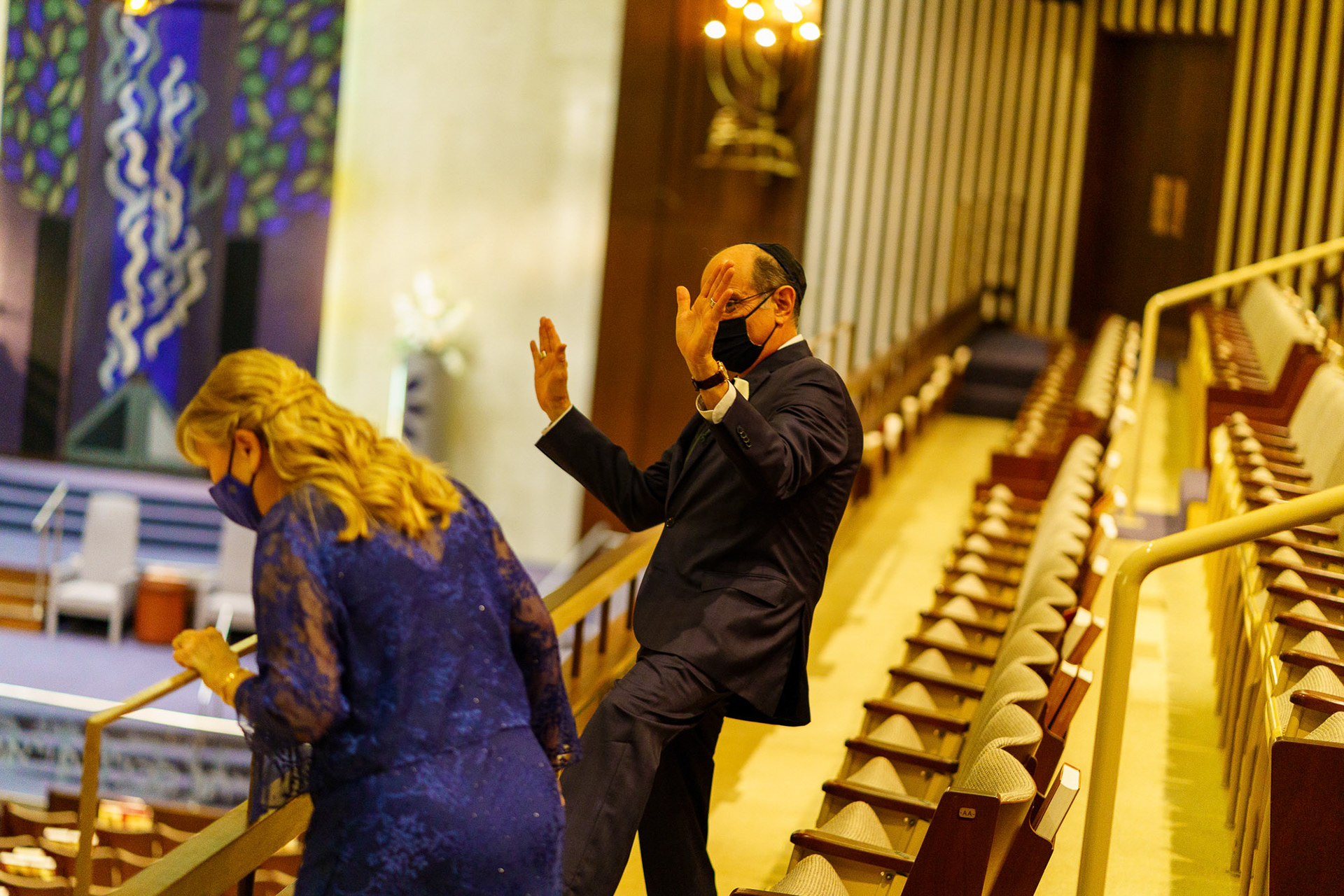 Melissa and Lee get married at Chizuk Amuno Congregation in Baltimore, MD on Saturday, November 7, 2020.