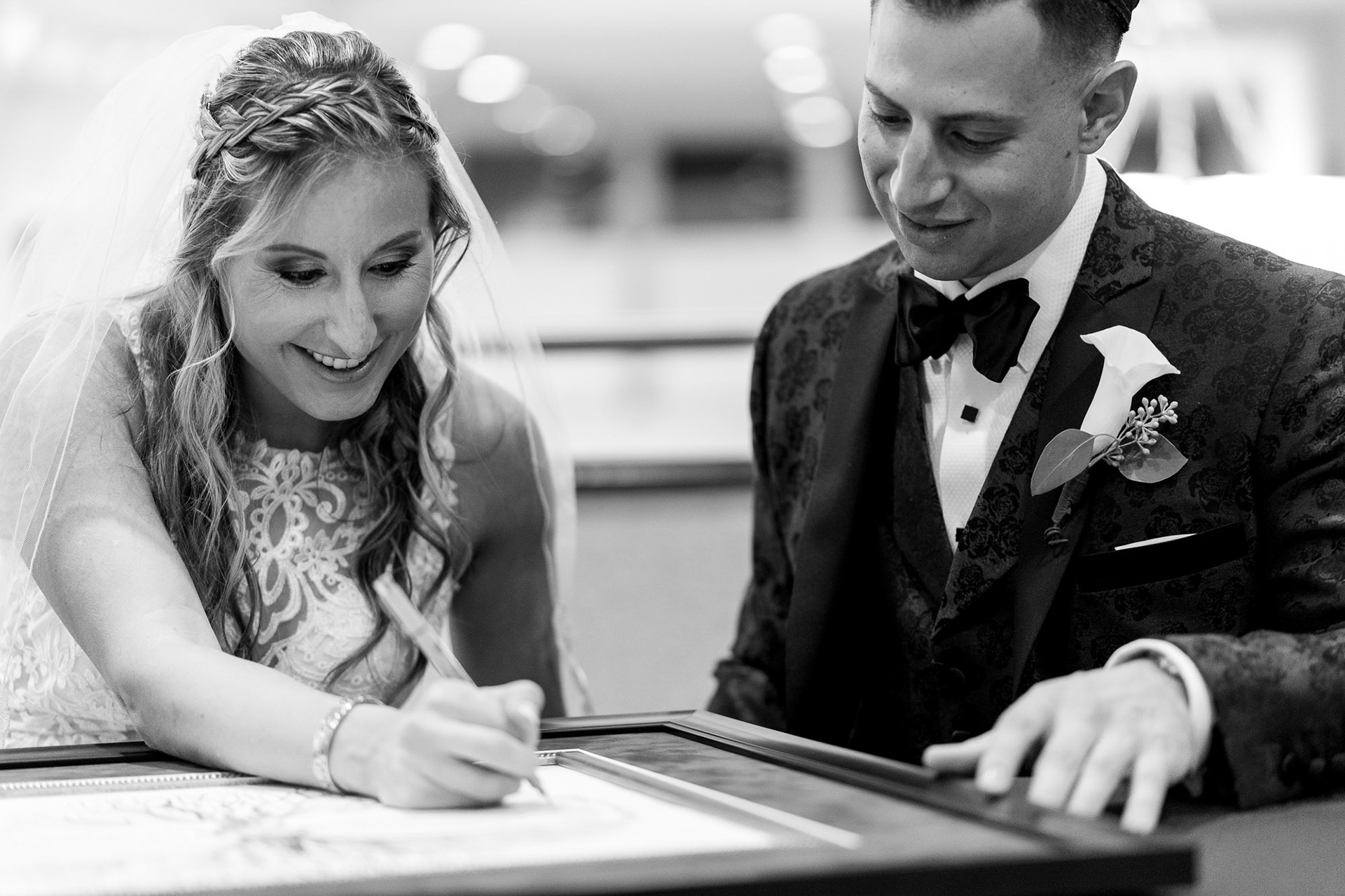 Melissa and Lee get married at Chizuk Amuno Congregation in Baltimore, MD on Saturday, November 7, 2020.