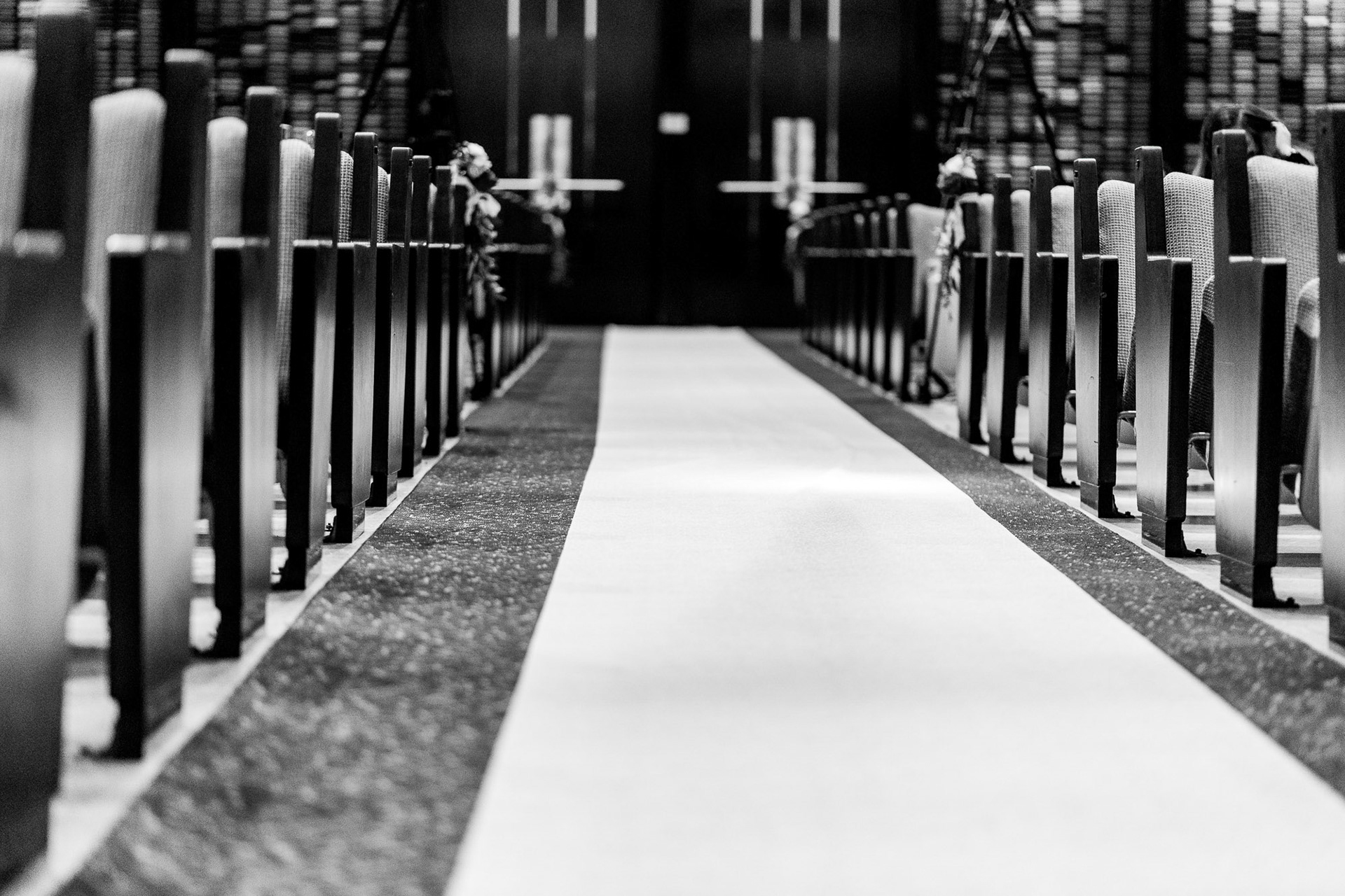 Melissa and Lee get married at Chizuk Amuno Congregation in Baltimore, MD on Saturday, November 7, 2020.