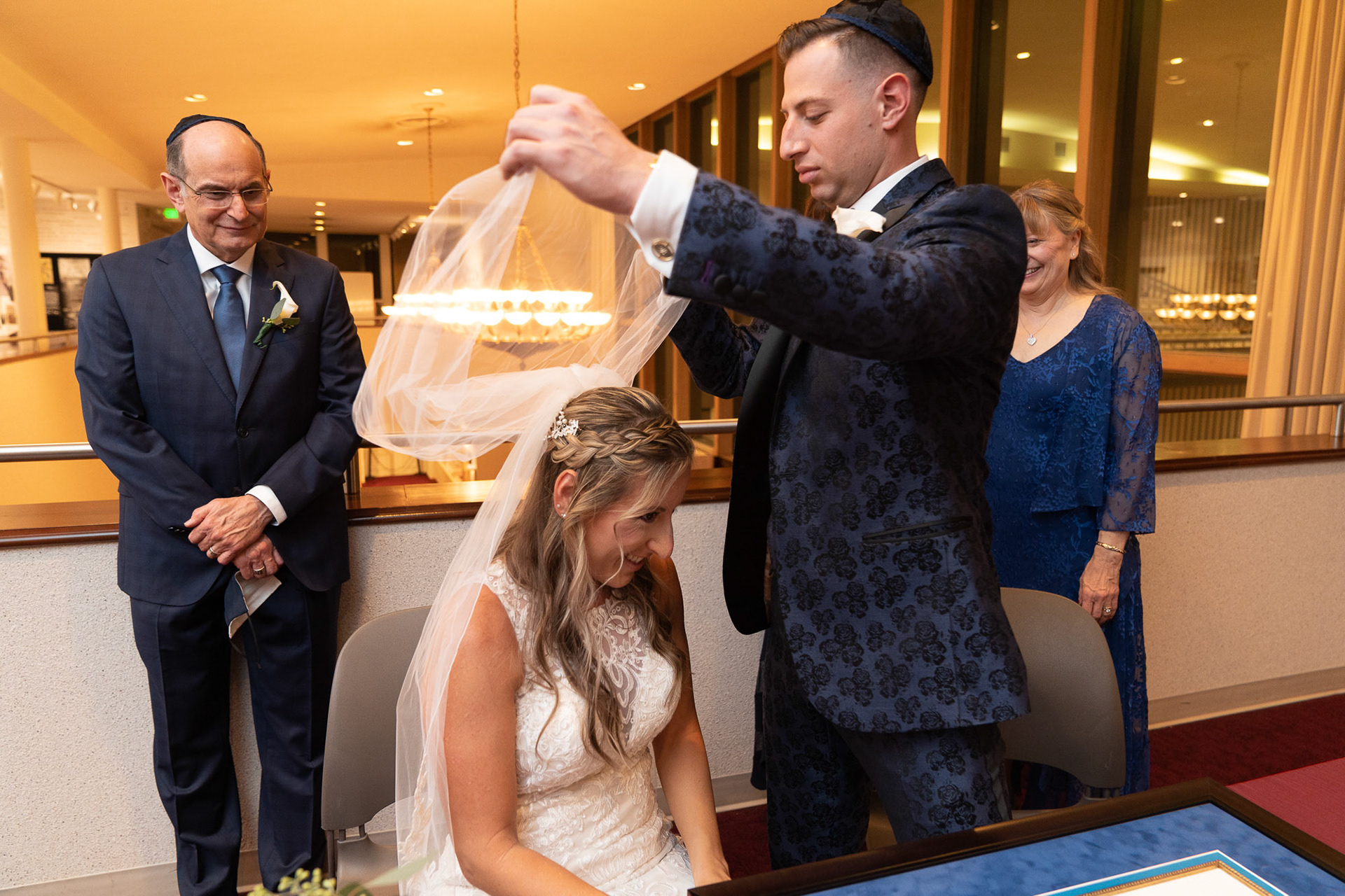 Melissa and Lee get married at Chizuk Amuno Congregation in Baltimore, MD on Saturday, November 7, 2020.