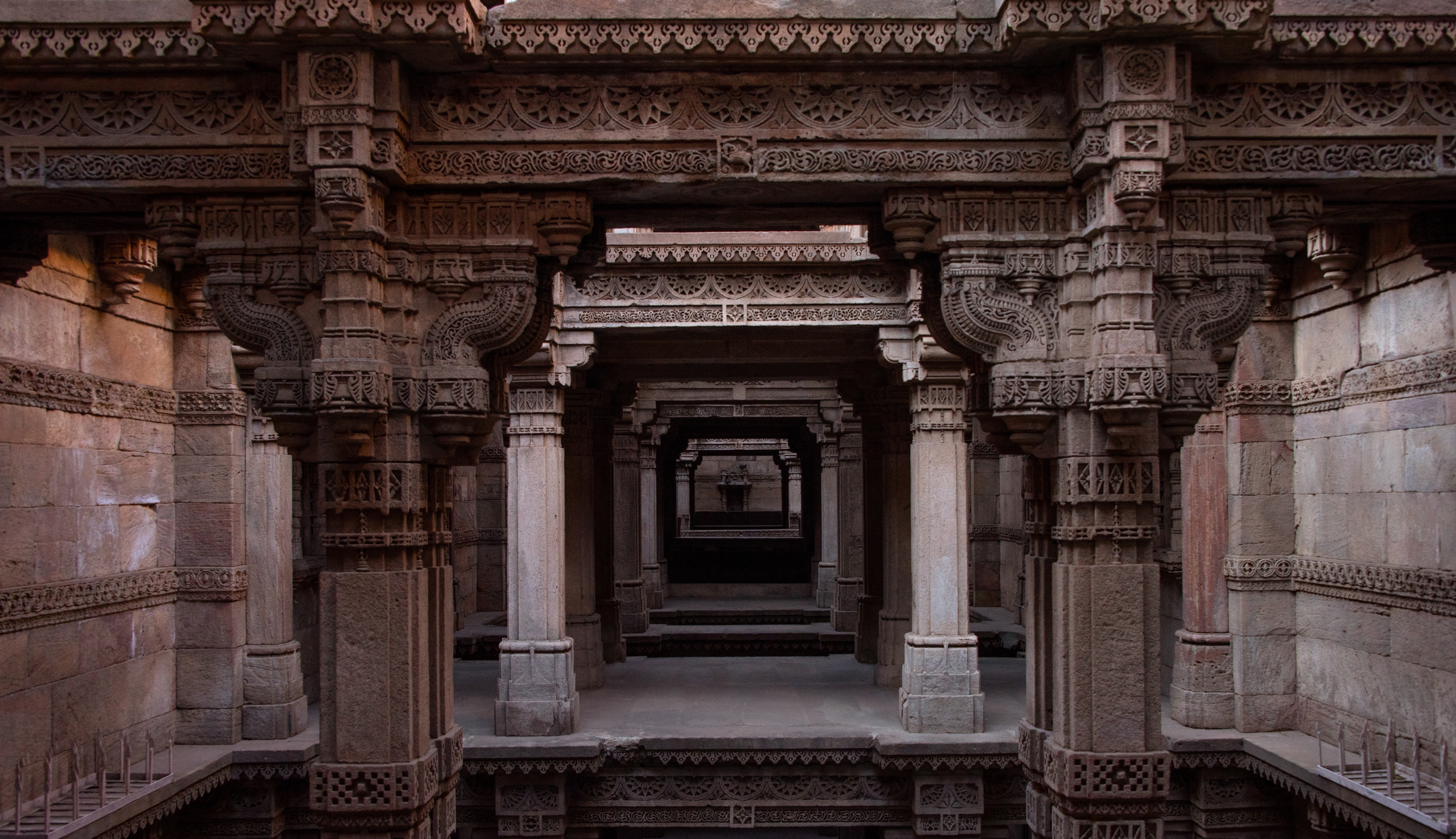 Adalaj-ni-Waav, AMD