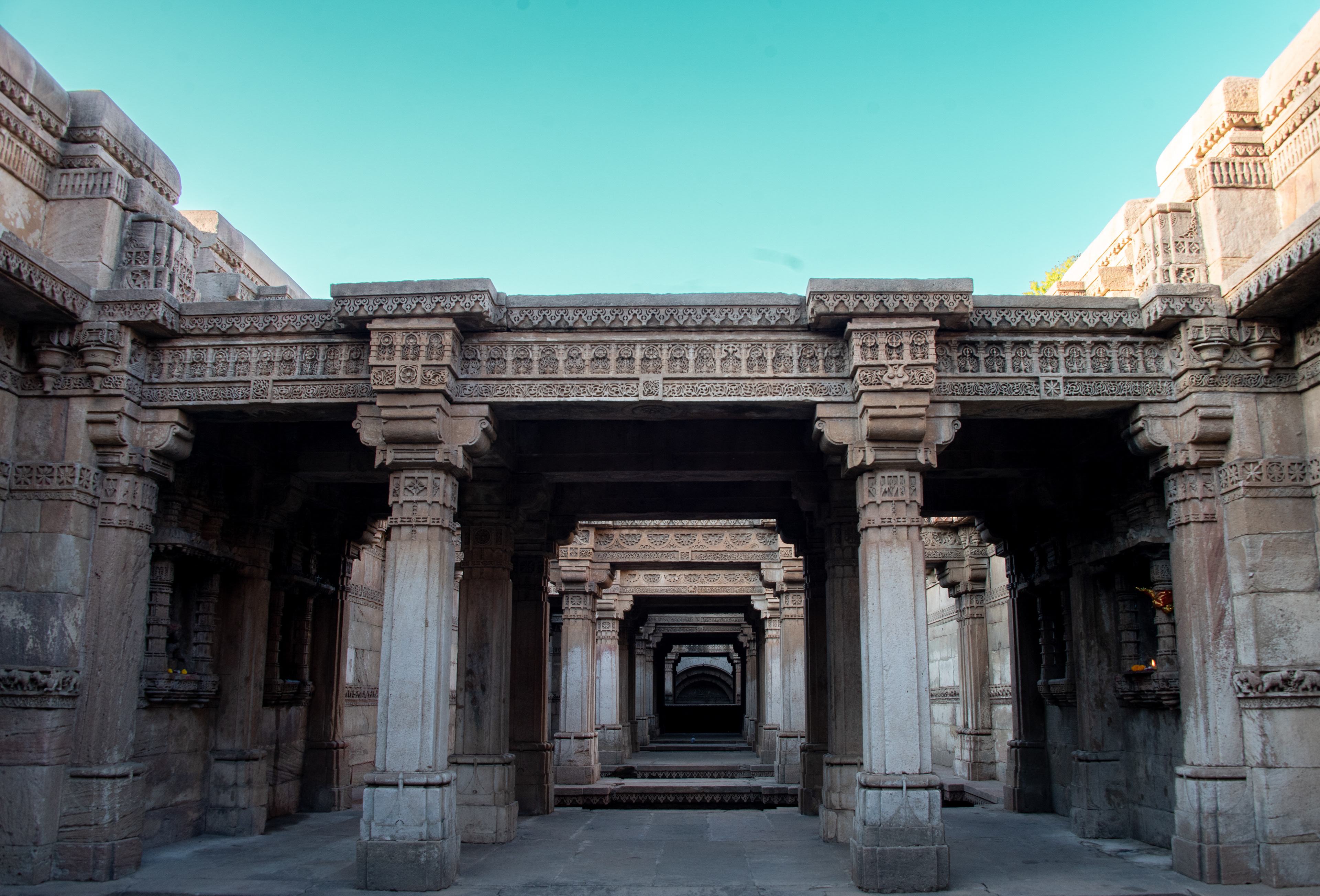 Adalaj-ni-Waav, AMD