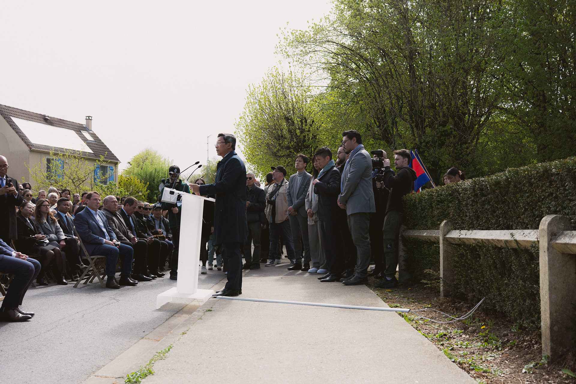 Membres de la communauté Khmer venus témoigner lors de l'inauguration du mémorial
