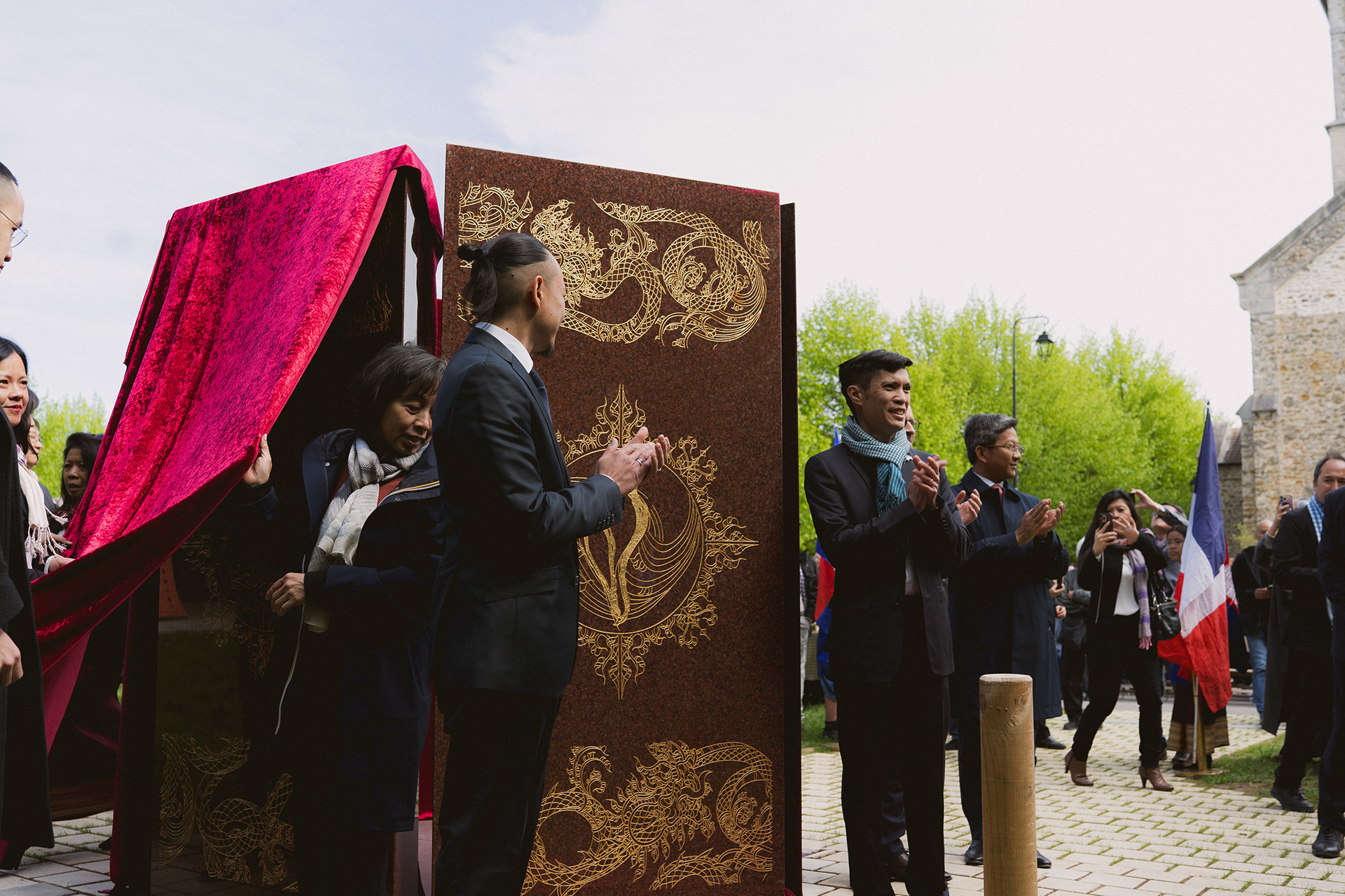 Membres de la communauté Khmer venus assister à l'inauguration du mémorial