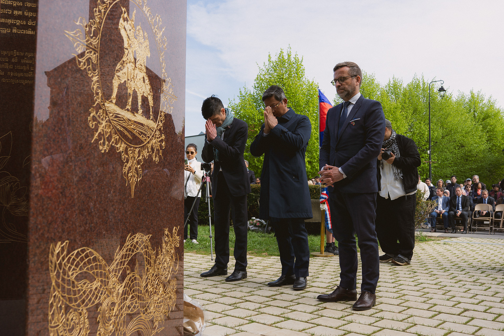 Membres de la communauté Khmer venus assister à l'inauguration du mémorial