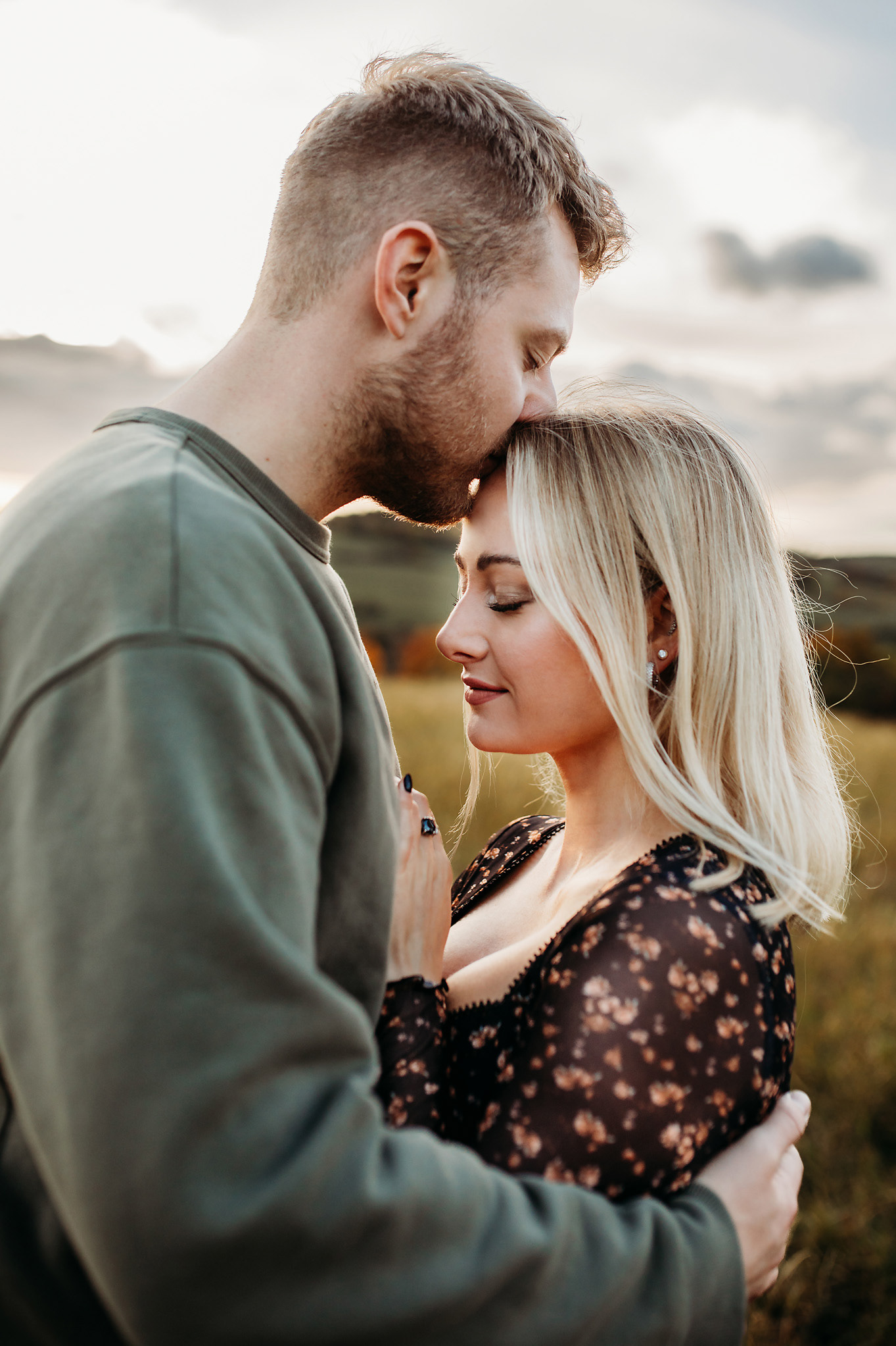 Podzimní focení páru, Západ slunce, Jílové u Prahy, Romantické fotografie, Podzimní láska, Fotografie podzimního západu slunce, Fotografka v Praze, Párová fotografie, Podzimní kouzlo, Barakinska Photography.