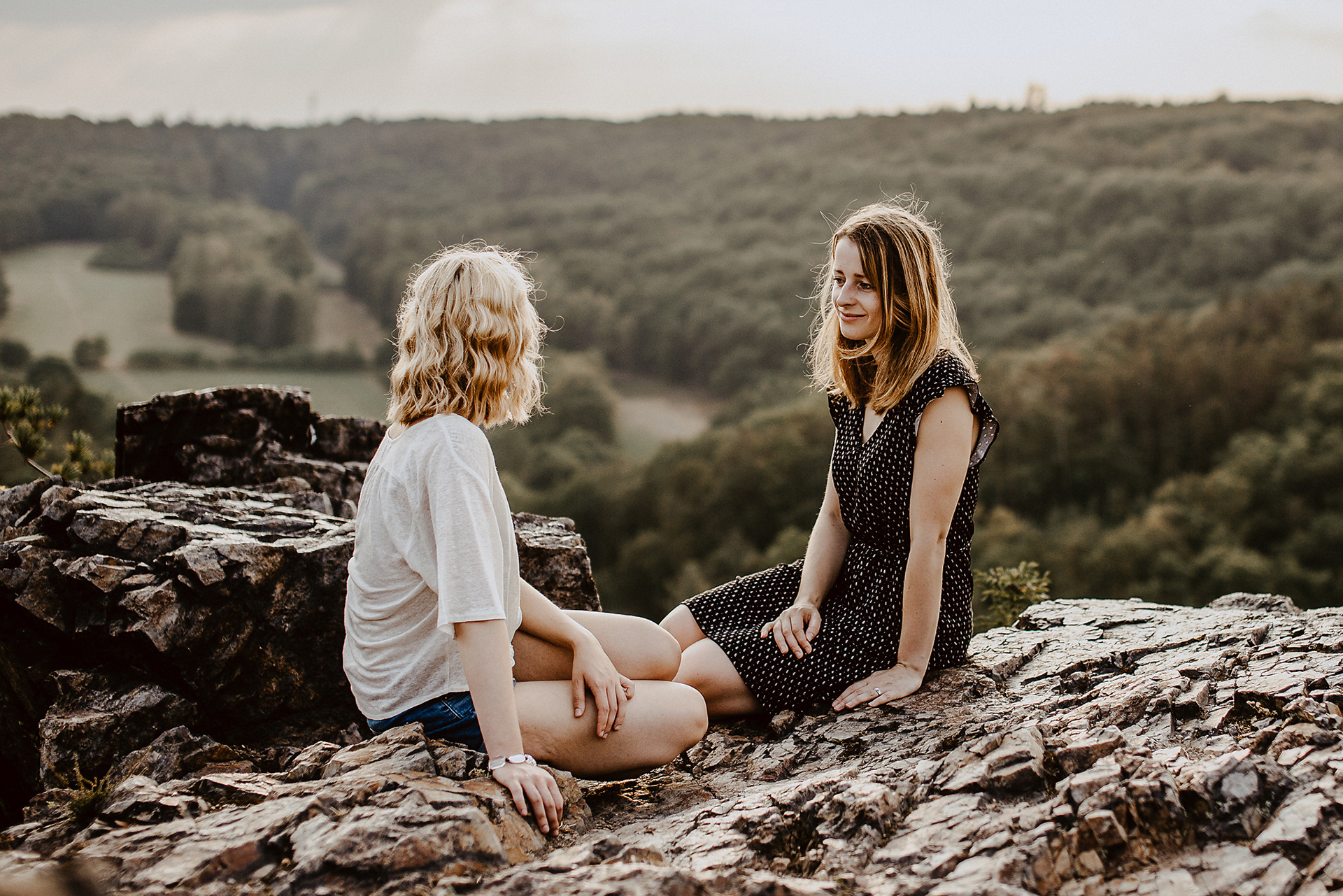 rodinný fotograf kamenice u prahy, jílové, sestry