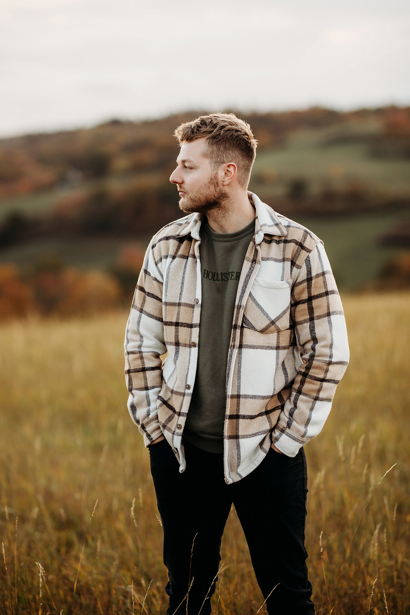 Podzimní focení páru, Západ slunce, Jílové u Prahy, Romantické fotografie, Podzimní láska, Fotografie podzimního západu slunce, Fotografka v Praze, Párová fotografie, Podzimní kouzlo, Barakinska Photography.