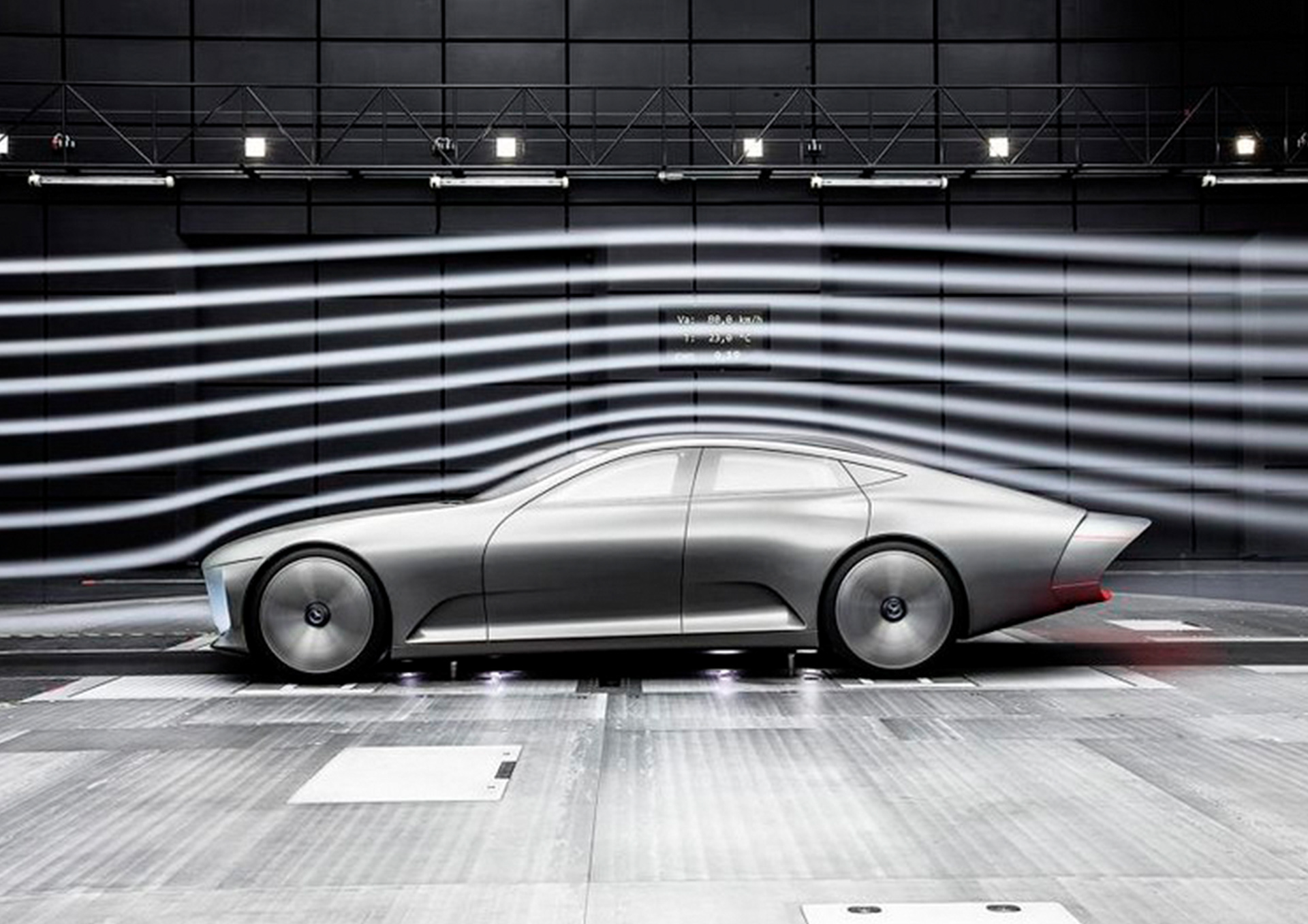 Mercedes-Benz Concept IAA with extendable body(2015)