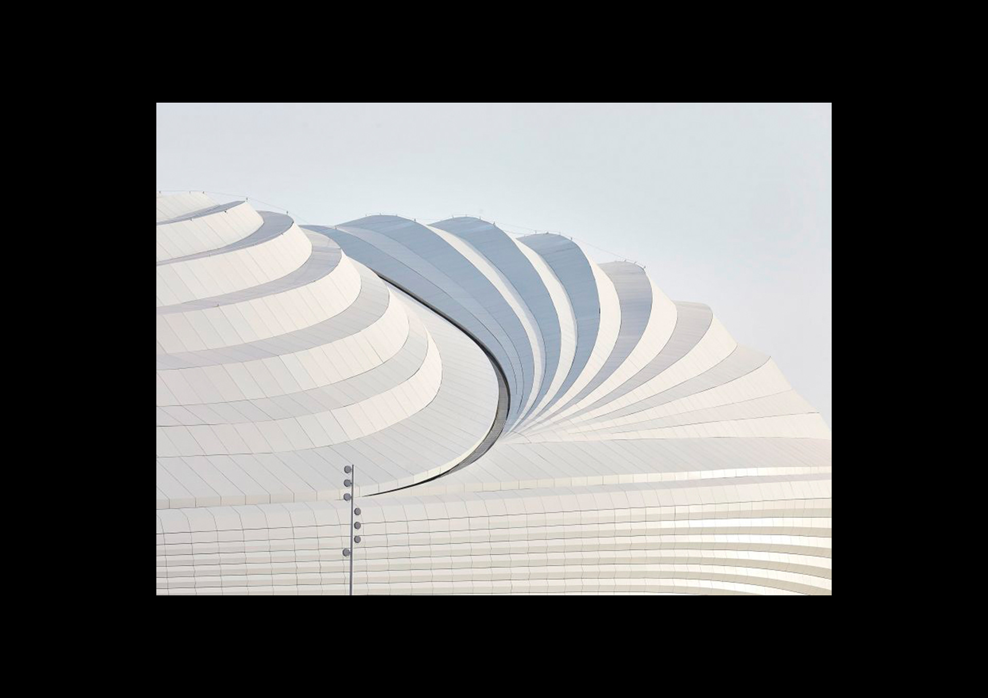 Zaha Hadid and Patrik Schumacher, AL Wakrah Stadium, 2019 The distinctive form was taken from the sail of the typical fishing boats.