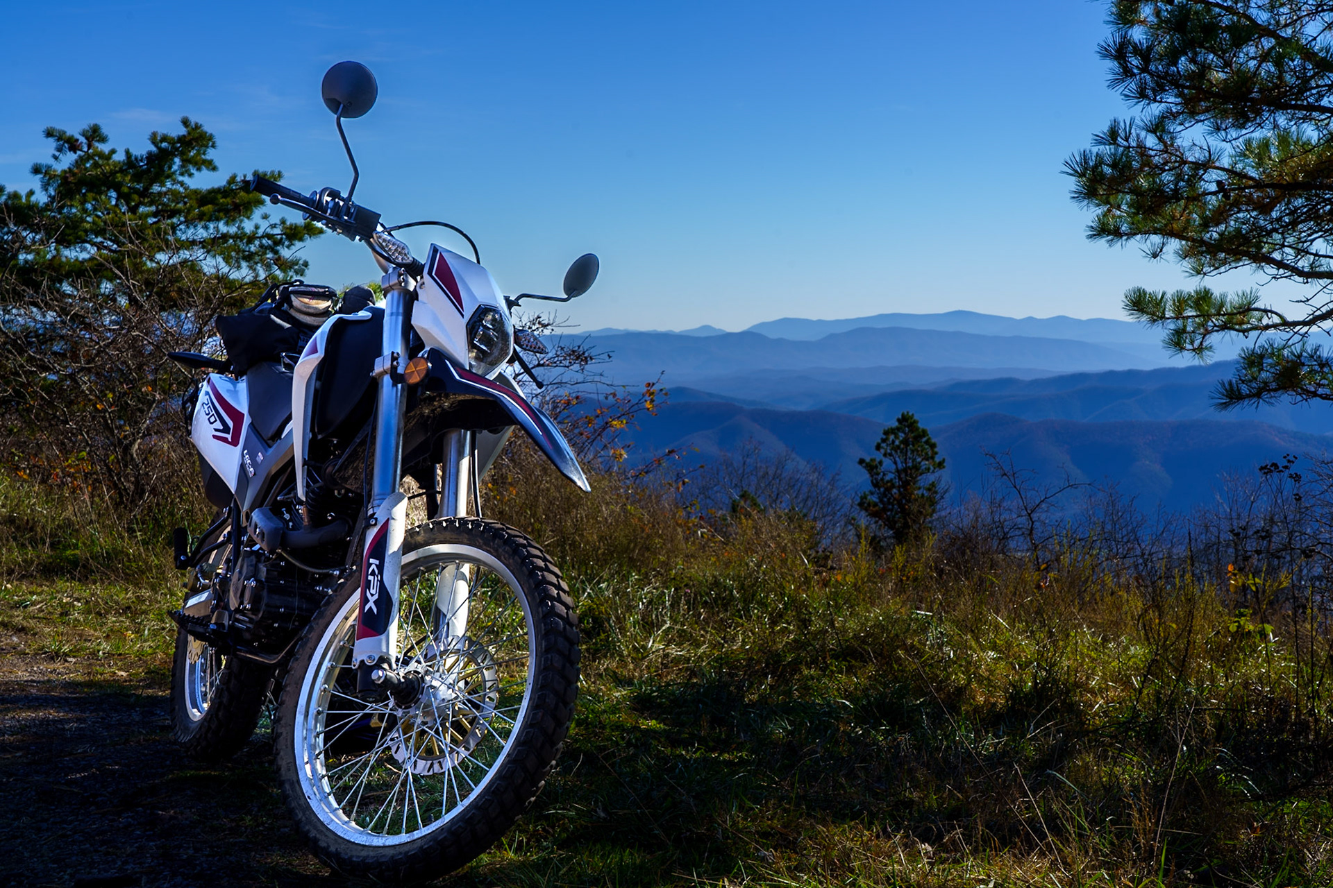 Title: Cruising the Ridge, Make: Sony, Model: ILCE-7RM4, Lens: FE 24-105mm F4 G OSS, Focal Length: 51 mm, Shutter: 1/320 sec, ISO: ISO 100, Flash: Did not fire, Post: Lightroom, Orig. Dimensions: 9504 x 6336, Cropped To: 9450 x 6300