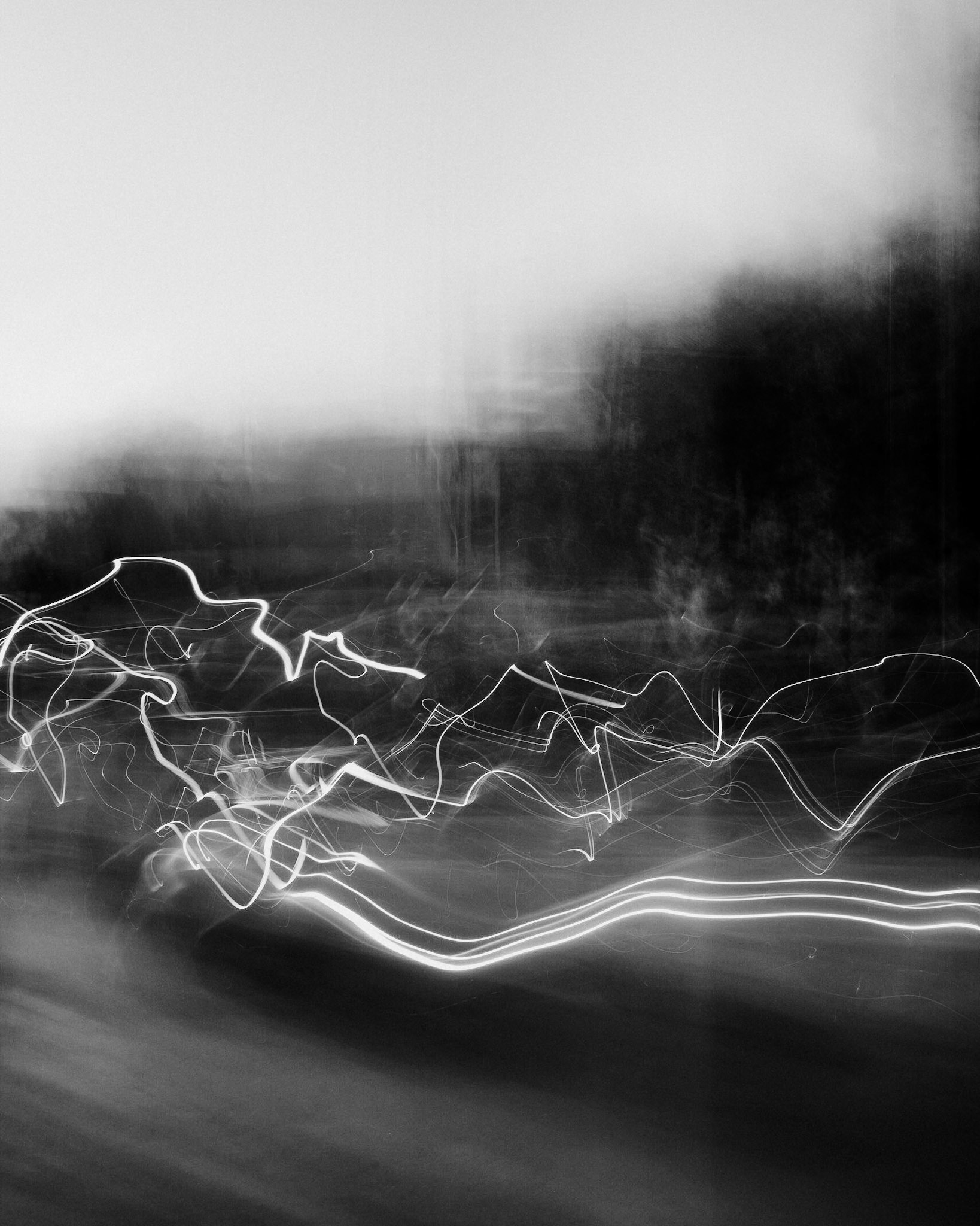 Dancing light, along a zigzag woven path