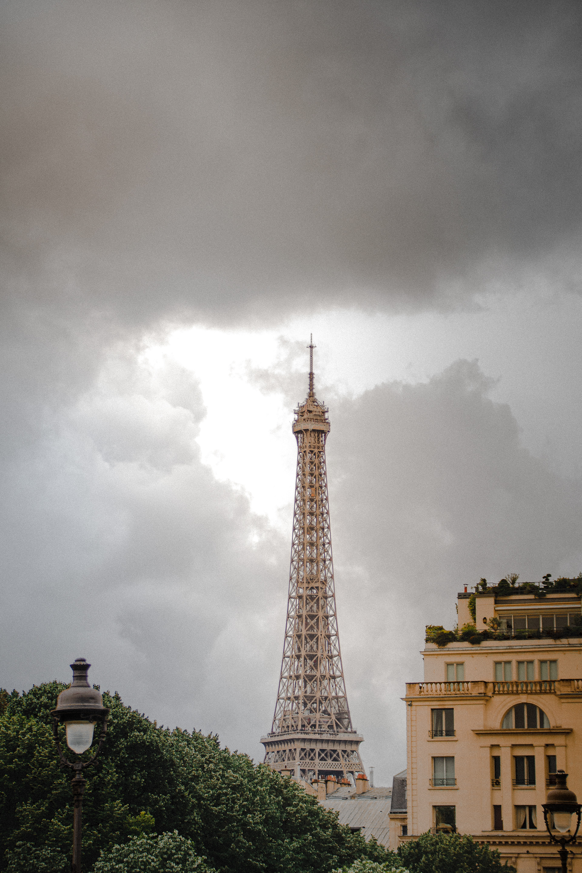 LA TOUR EIFFEL