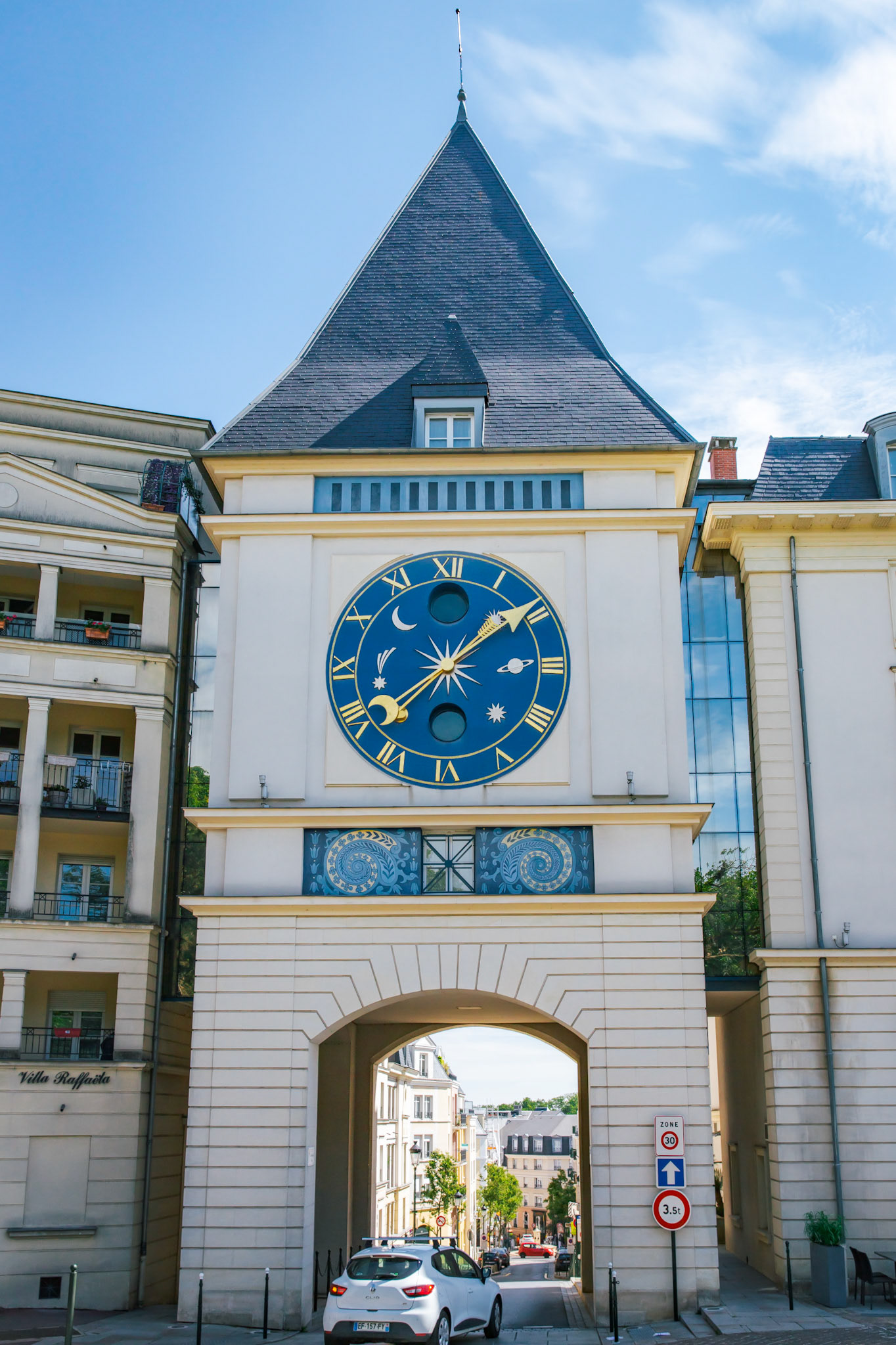 11 - La Grande Horloge Avenue Aristide Brilland