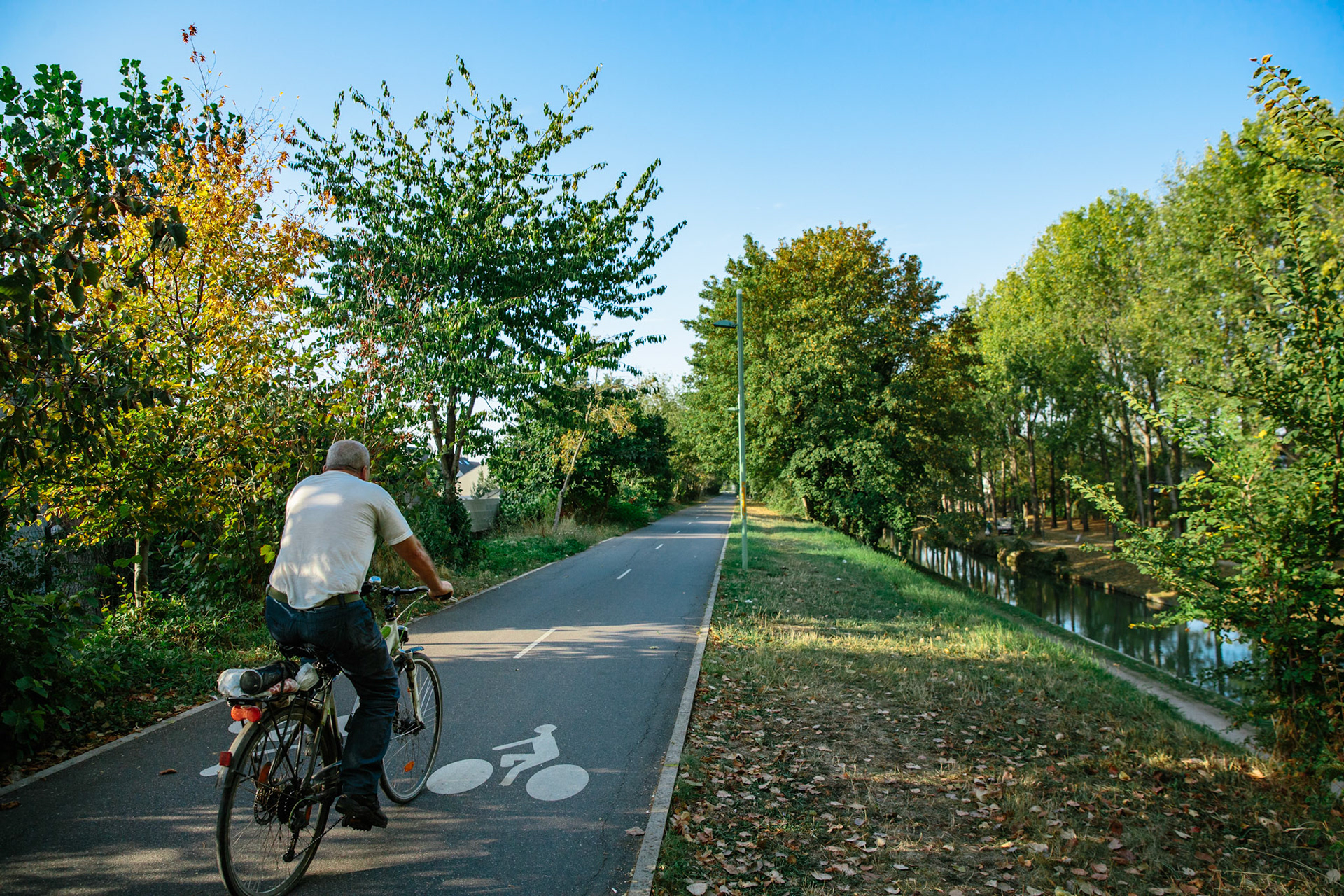 Rouler dans la nature, sans rien d’autre, et pourtant si proche de la ville, un moment suspendu de joie.