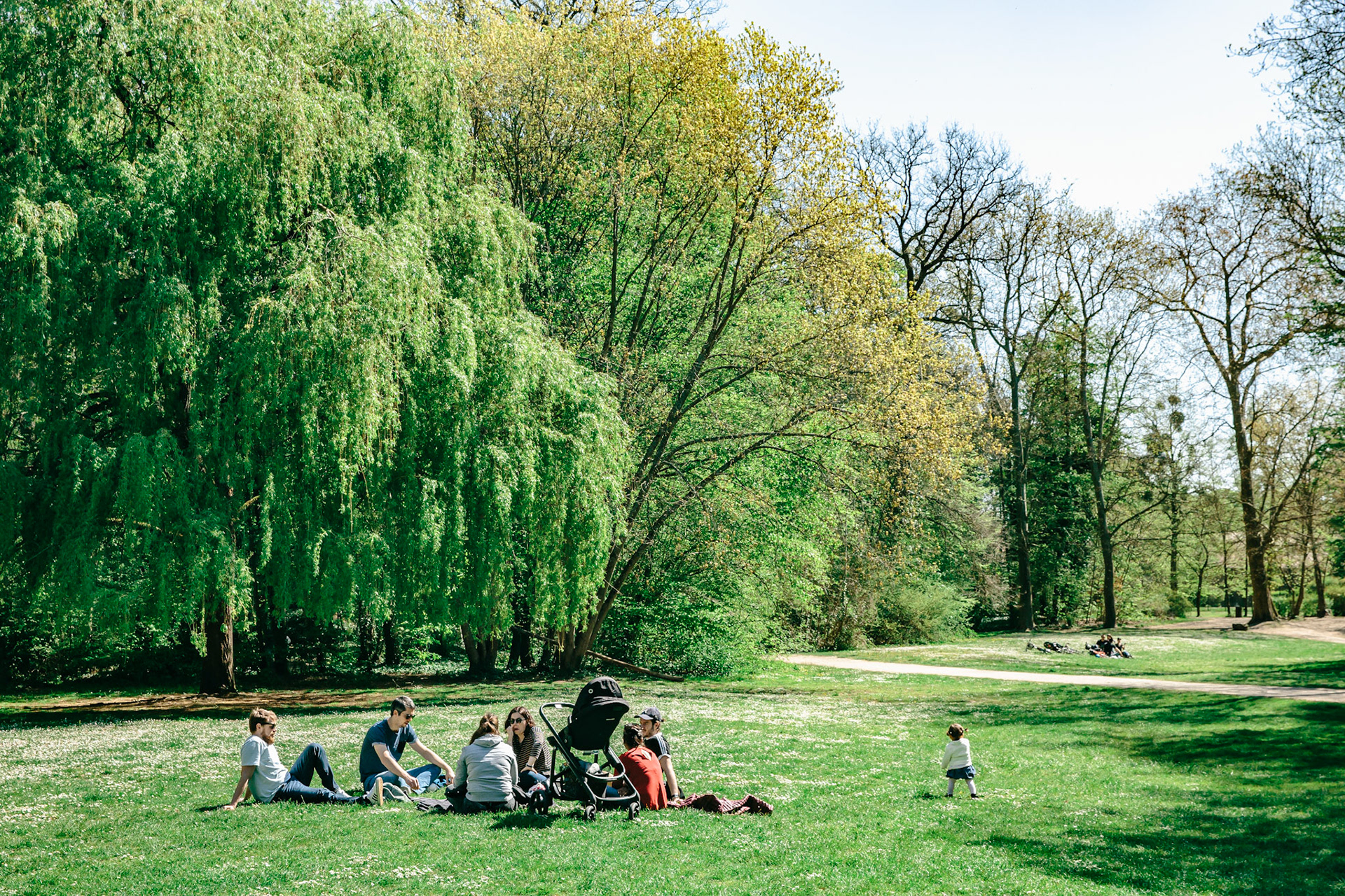 Les grandes pelouses du parc de la poudrerie sont les lieux de rendez-vous des amis, et de la famille. Les enfants peuvent y courir en toute liberté.