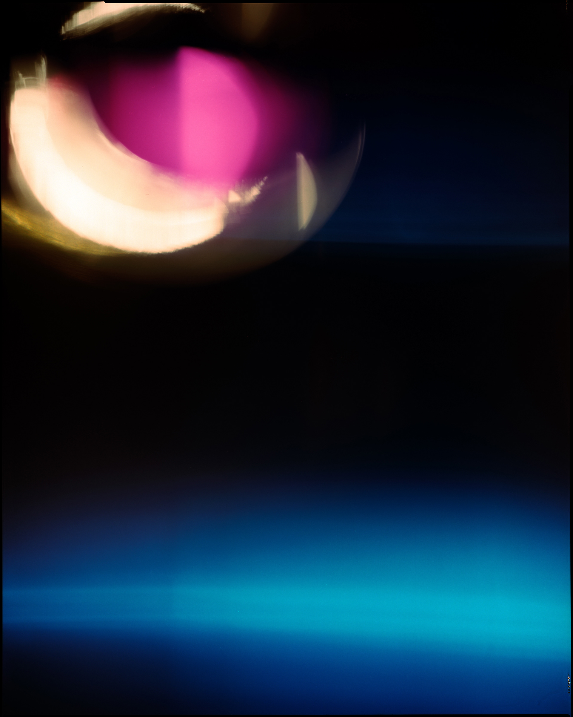 MIDNIGHT PURPLE MOON_2020_neg. 20x25 cm_dim. 190x150 cm