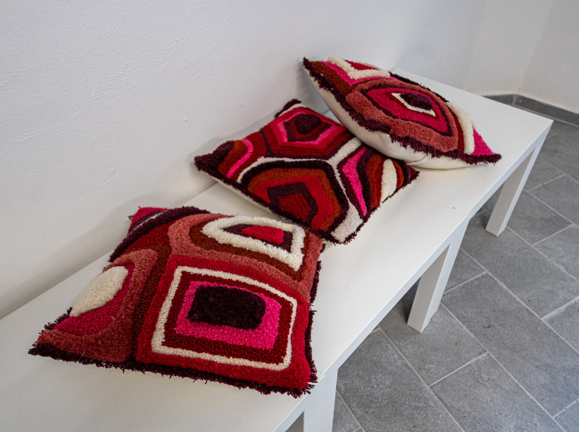 Pillows with deconstruction pattern