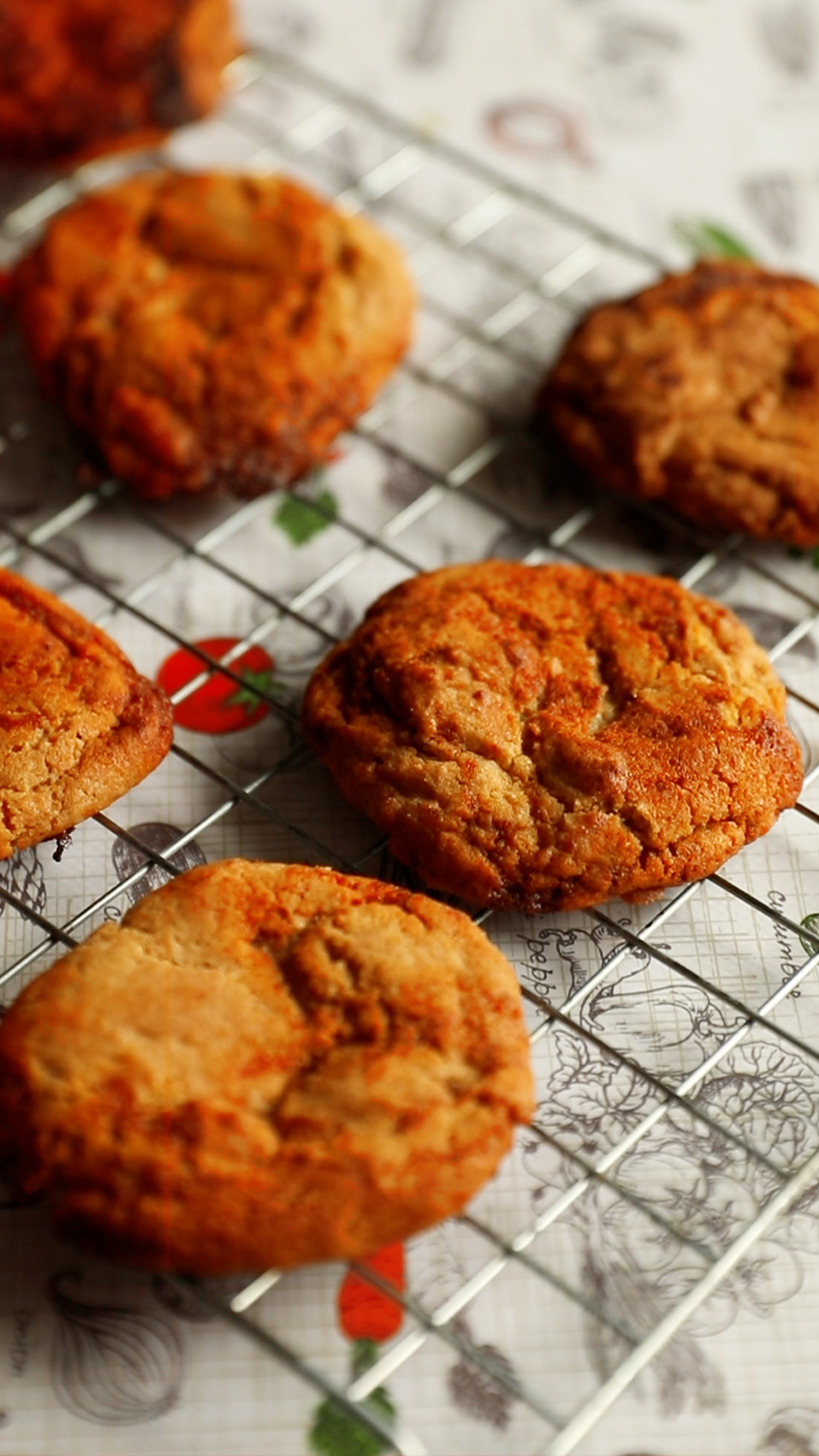 Caramel cookies with gochujang