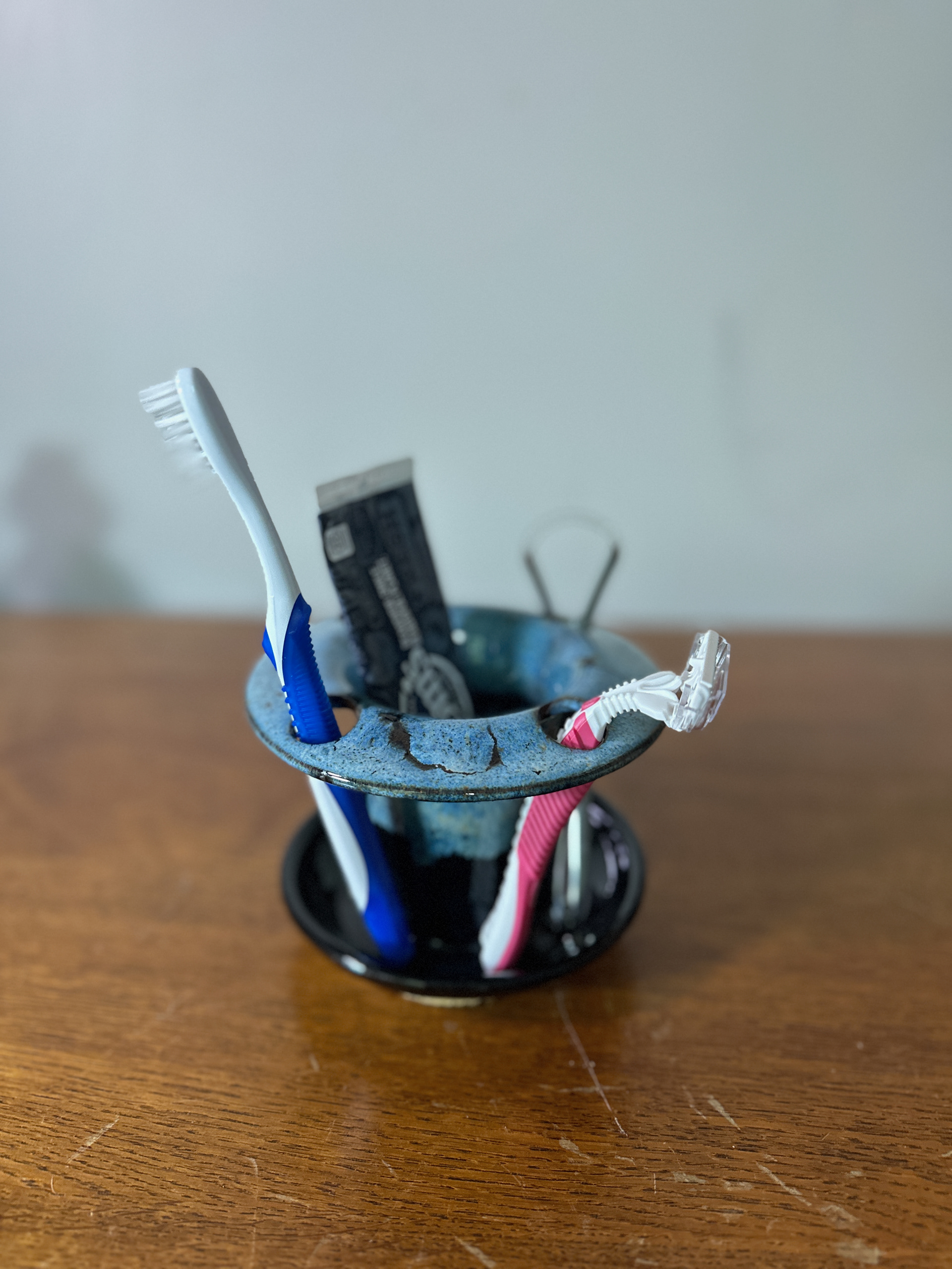 toothbrush/paintbrush holder