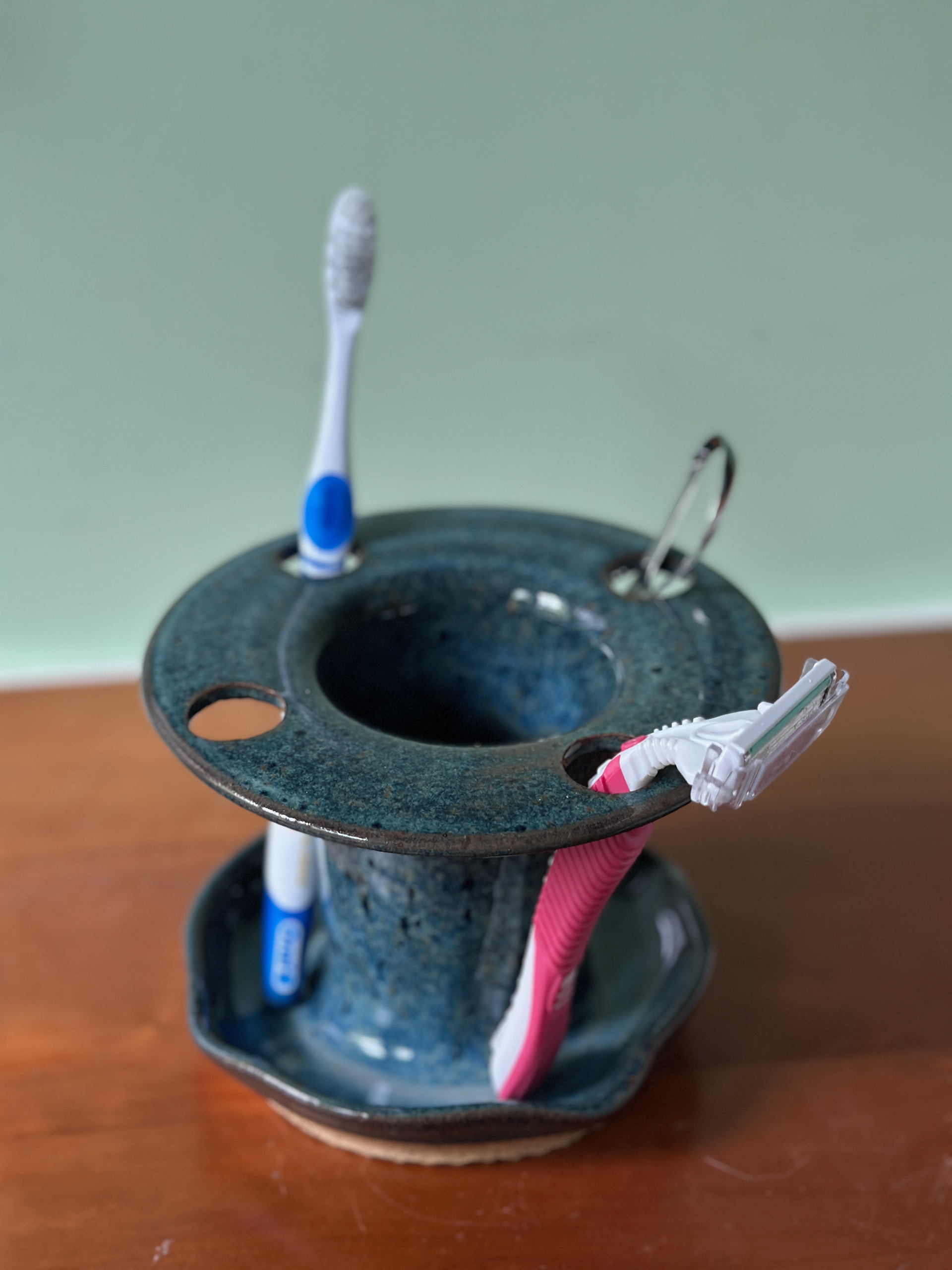 toothbrush/paintbrush holder
