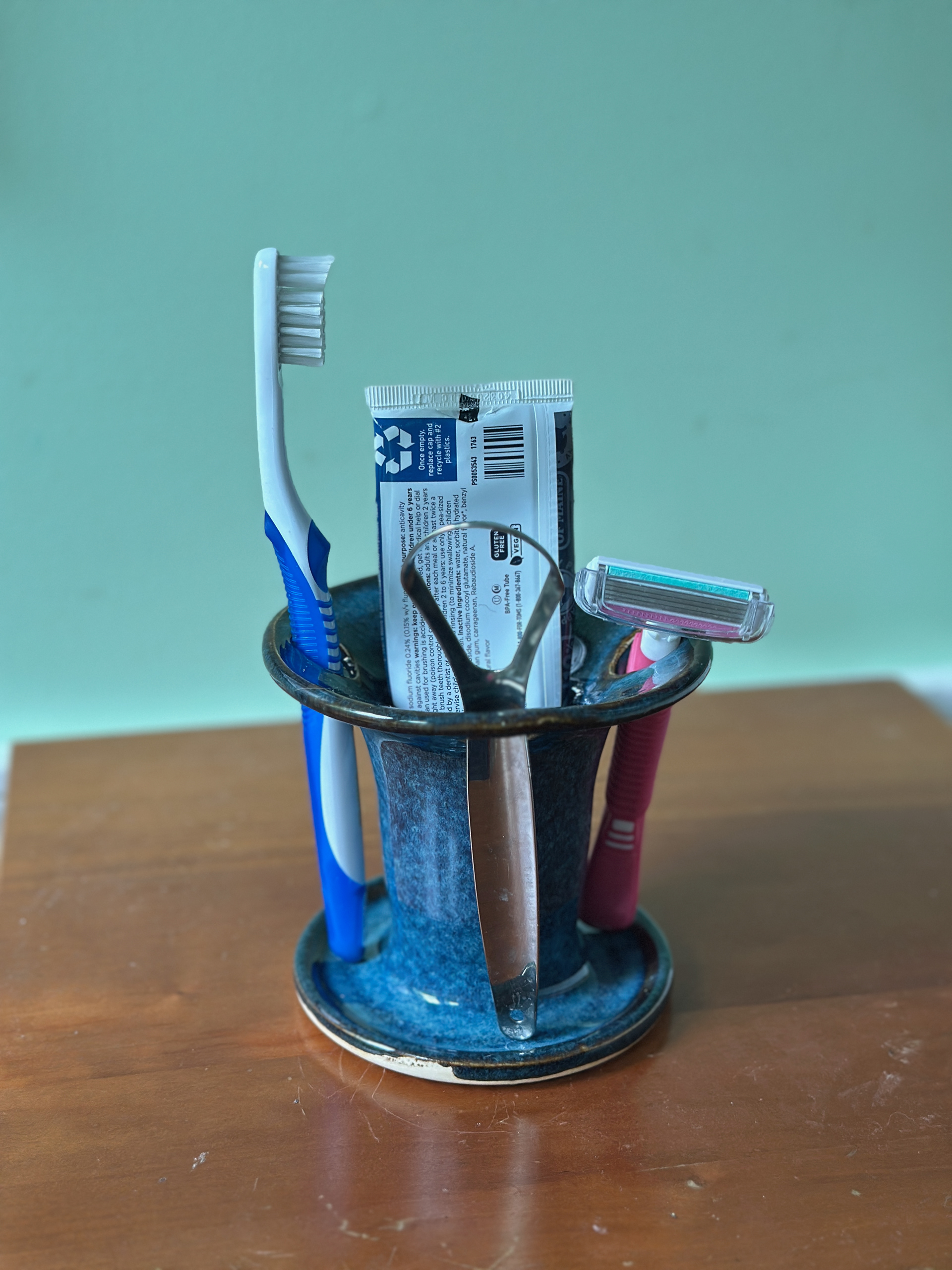 toothbrush/paintbrush holder