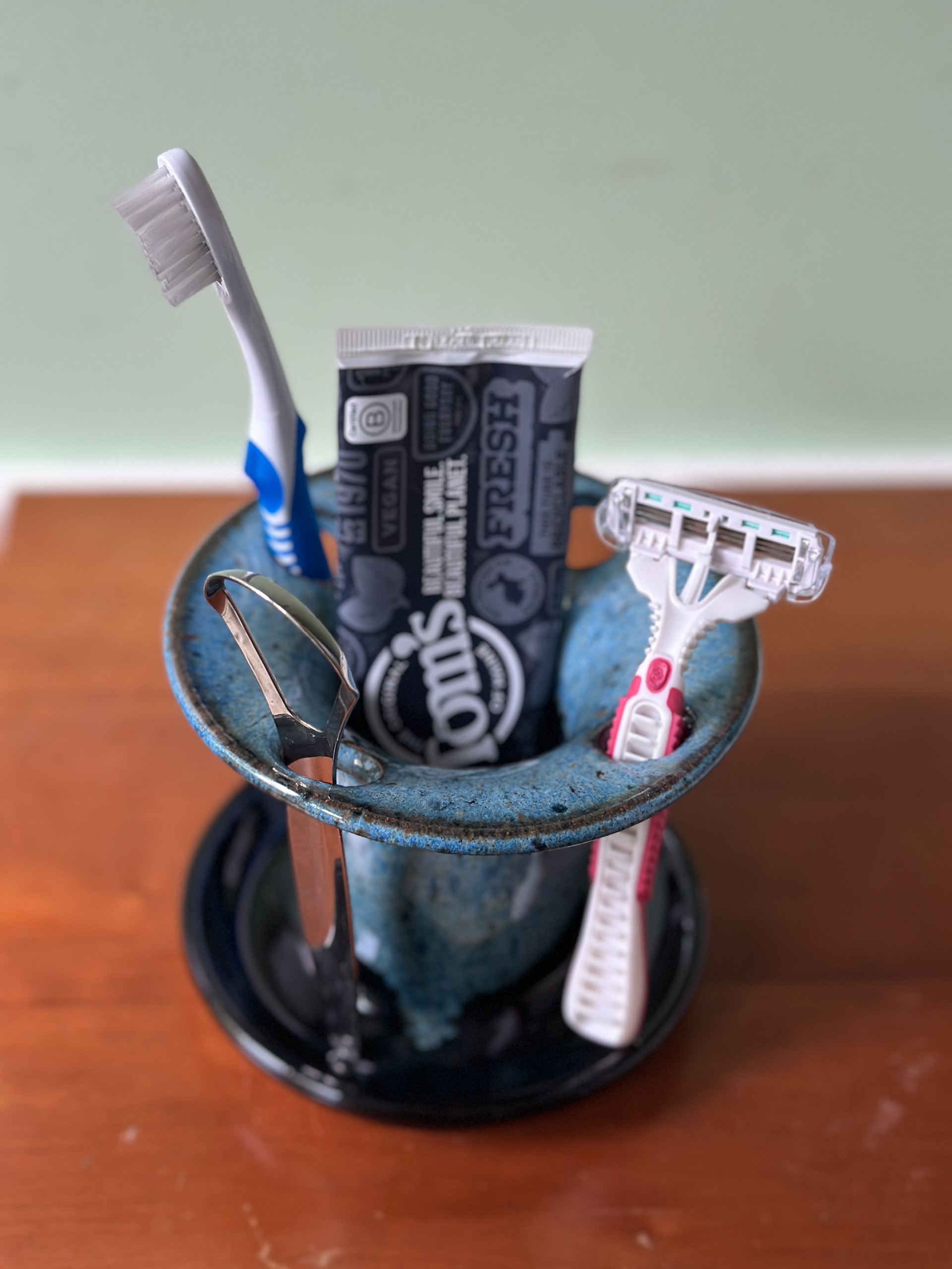 toothbrush/paintbrush holder